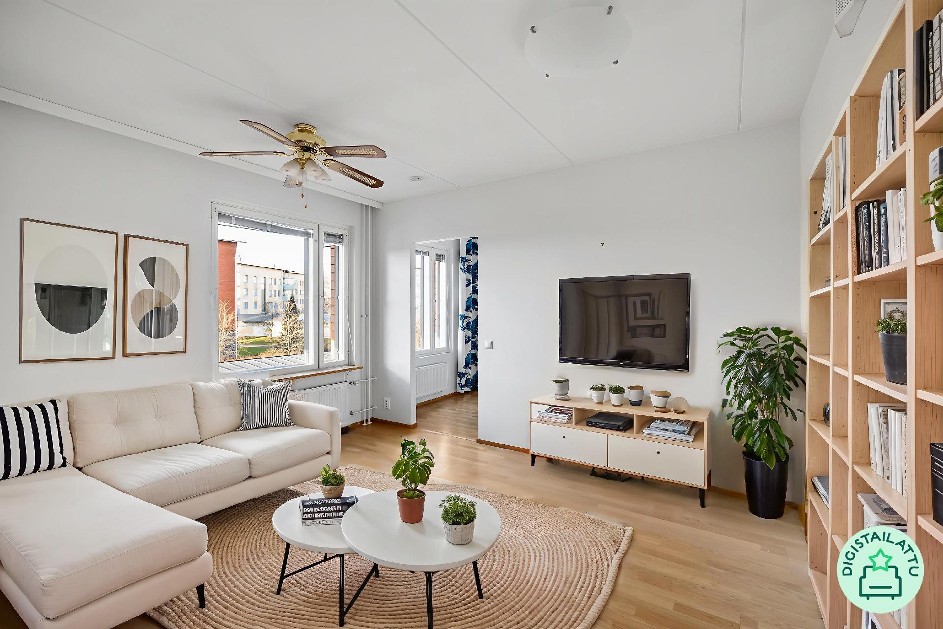 Olohuone on valoisa ja iso!