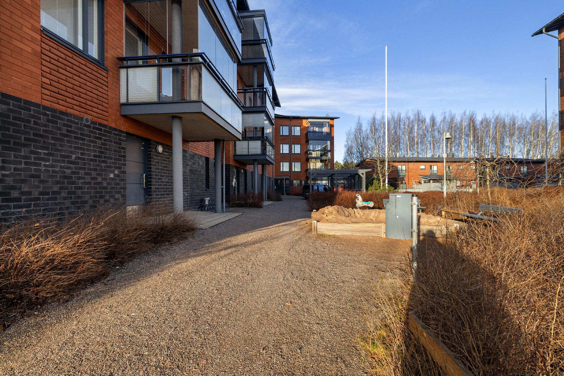 Huoliteltu pihapiiri.