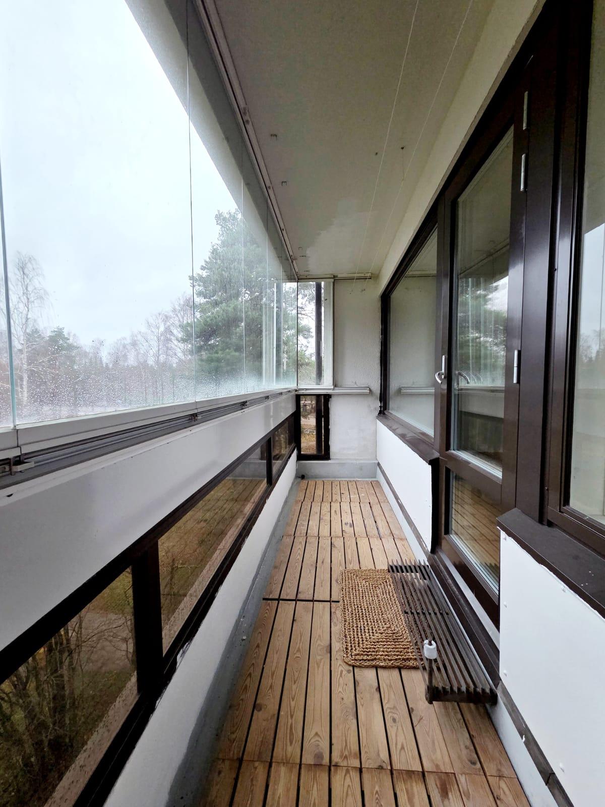 Lasitettu tilava parveke