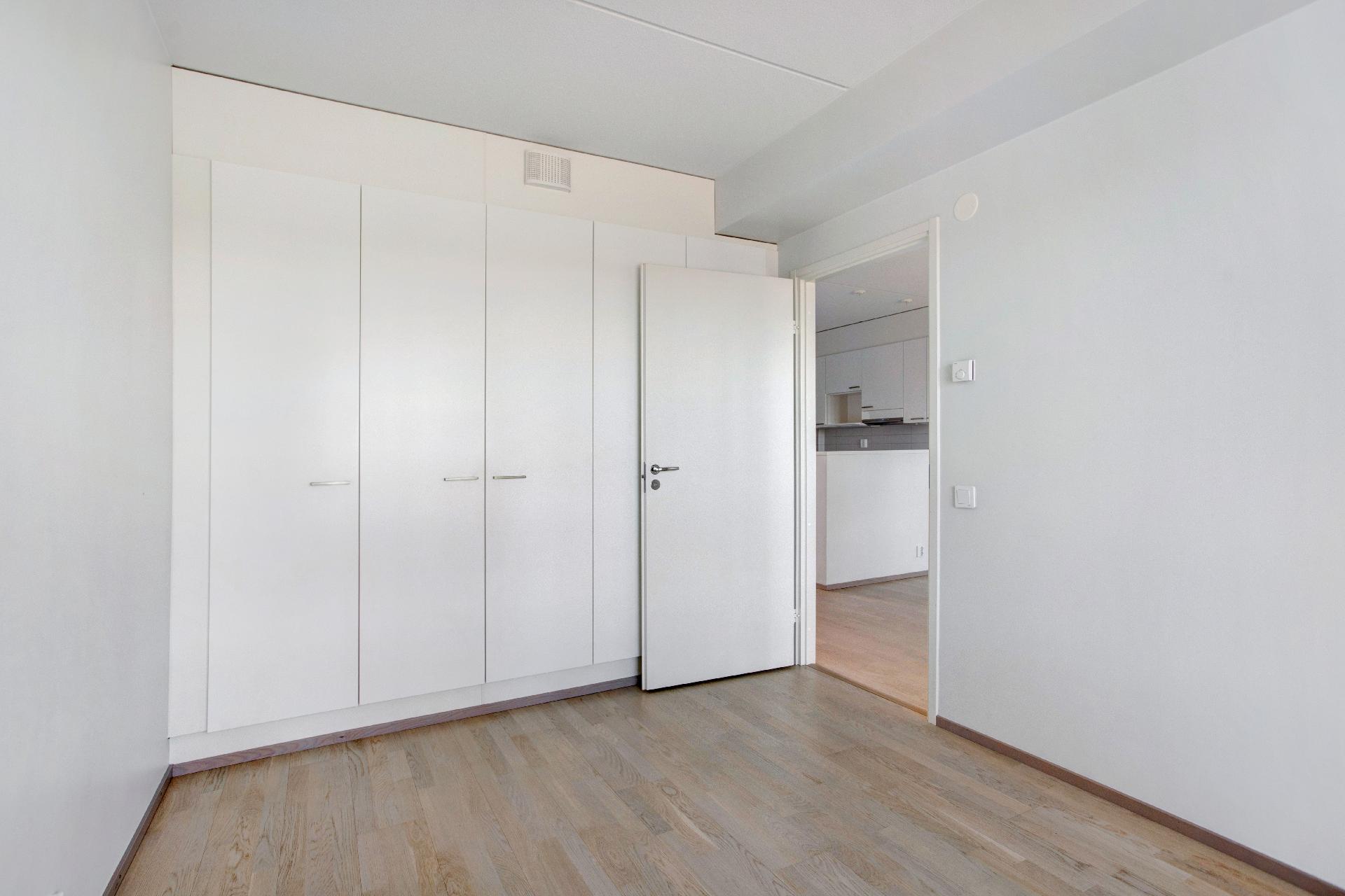 Makuuhuoneessa kunnon kaapistot