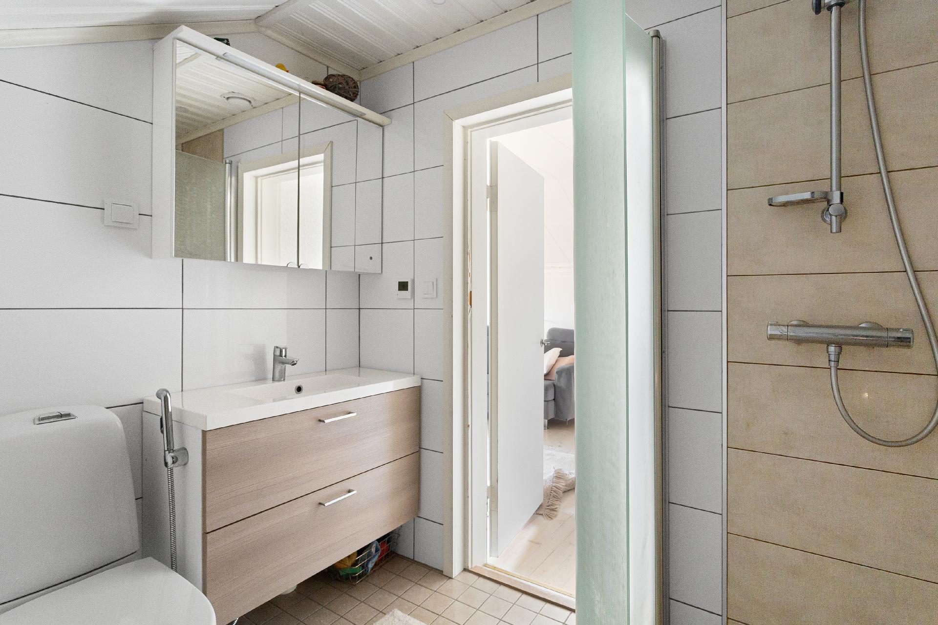 Yläkerran kph ja wc