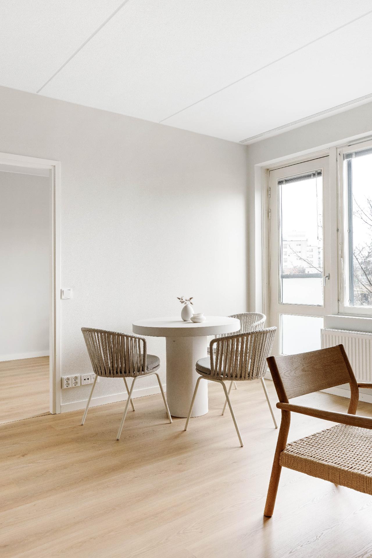 Ranskalainen parveke taustalla