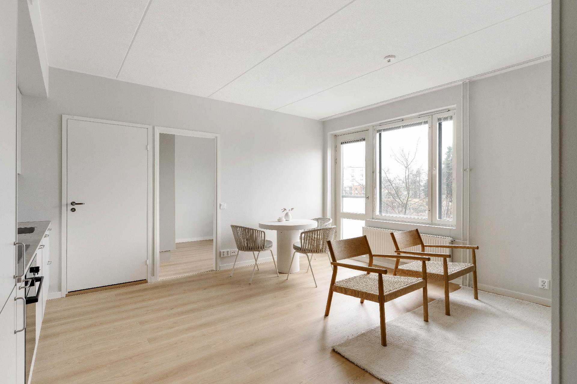 Upeasti remontoitu kompakti kolmio!