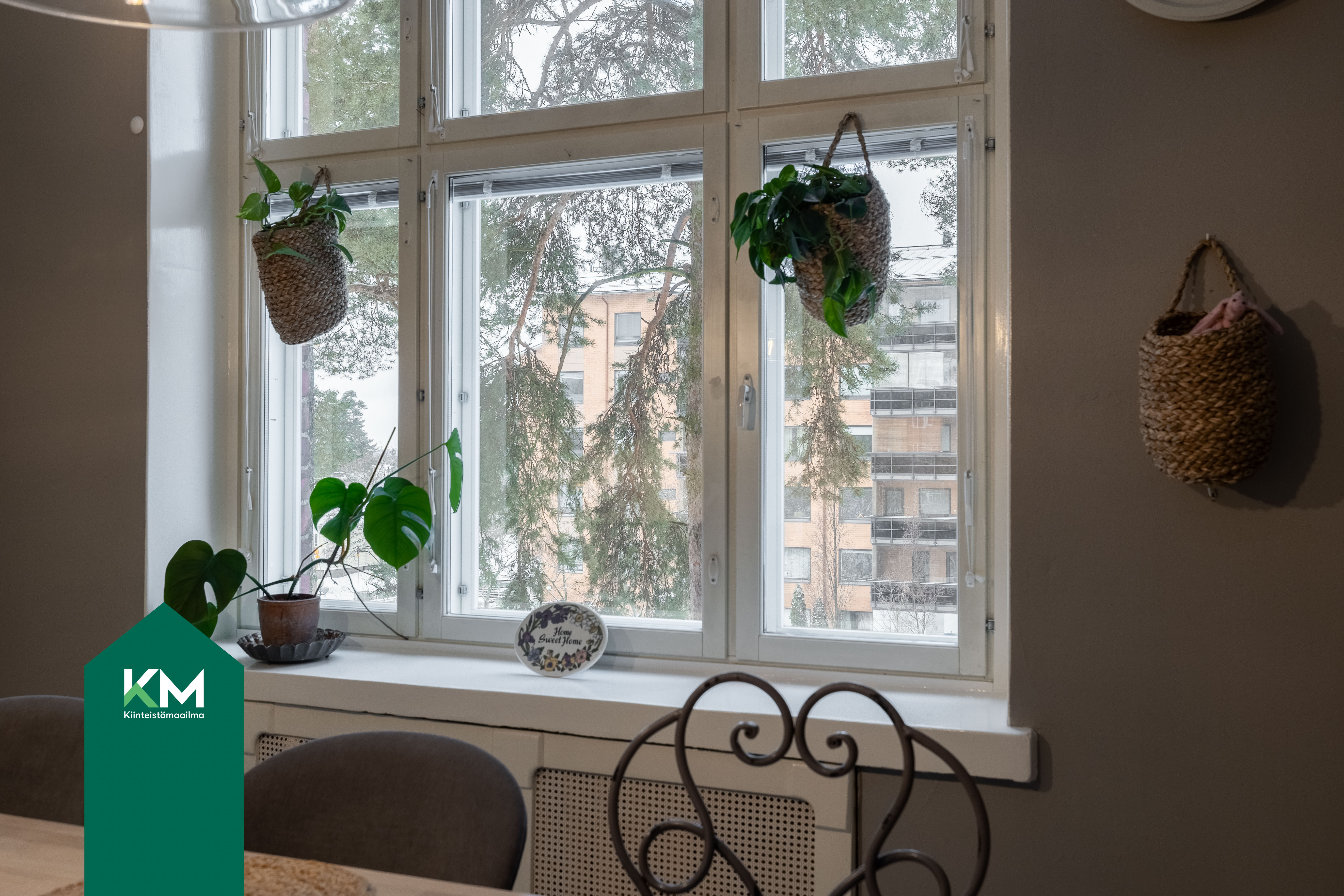 Keittiön ikkuna on sisäpihalle päin.