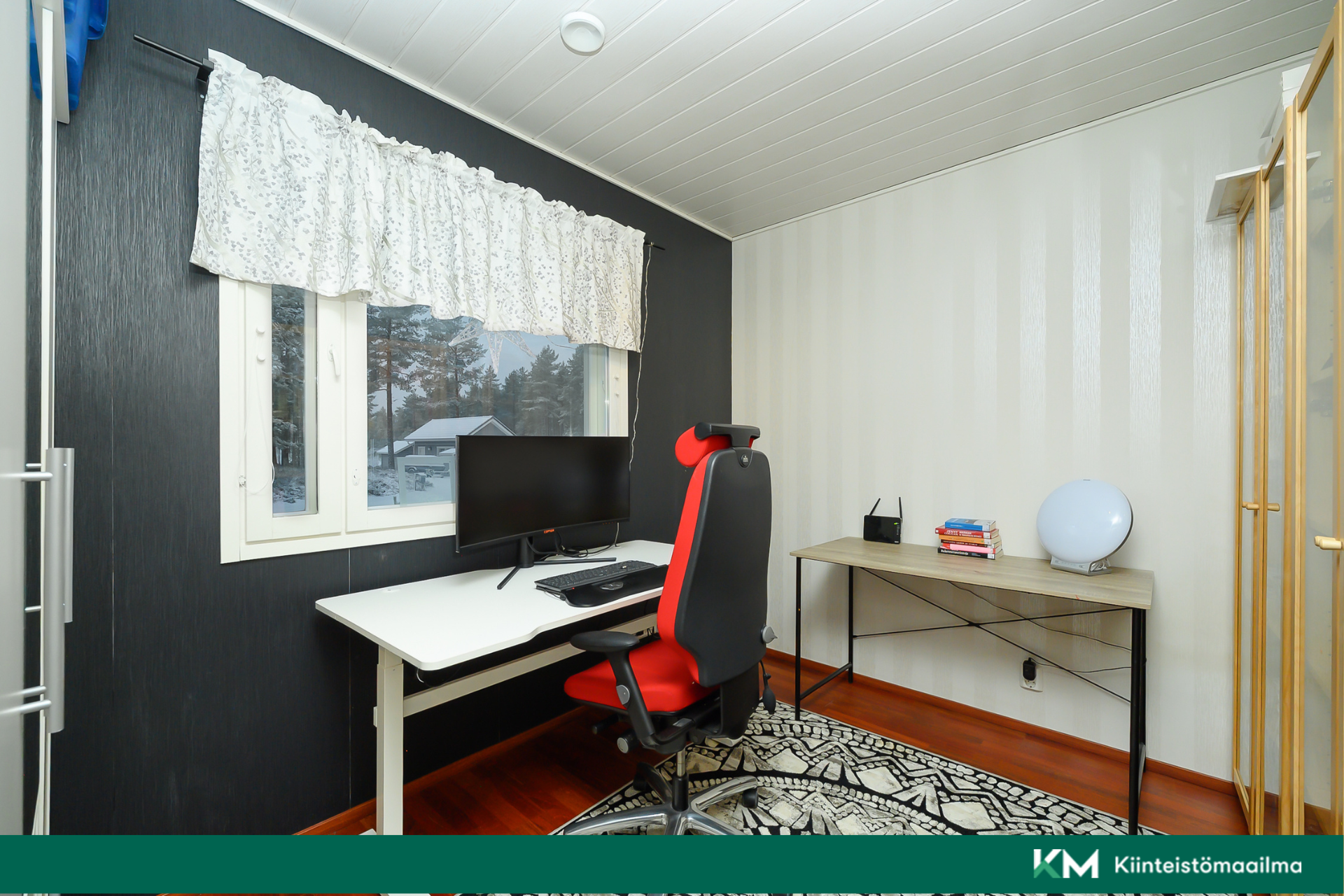 Yksi kolmesta makuhuoneesta