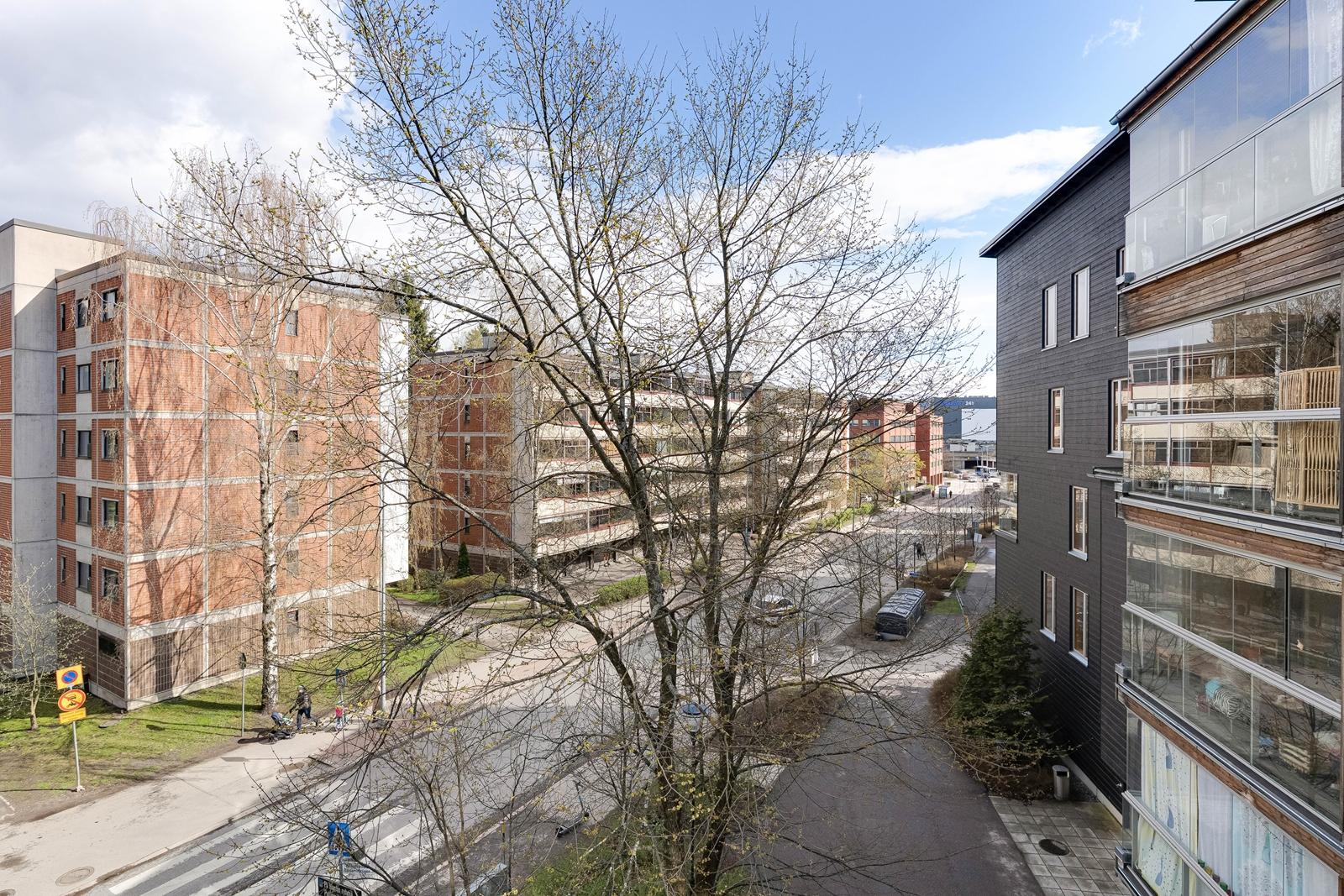 Eskolantie 8-10, Pukinmäki, Helsinki