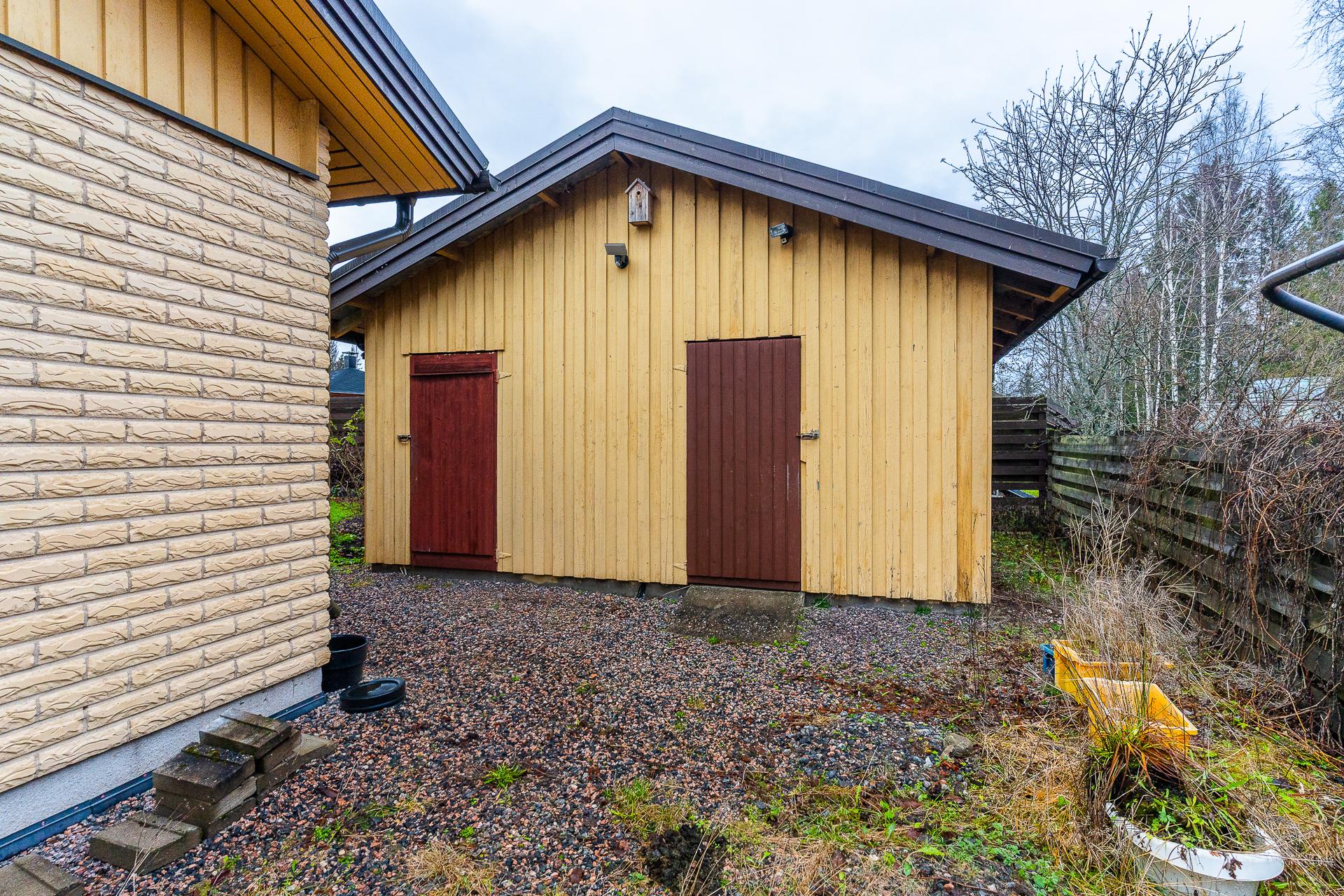 Takapihalla varasto-liiteri