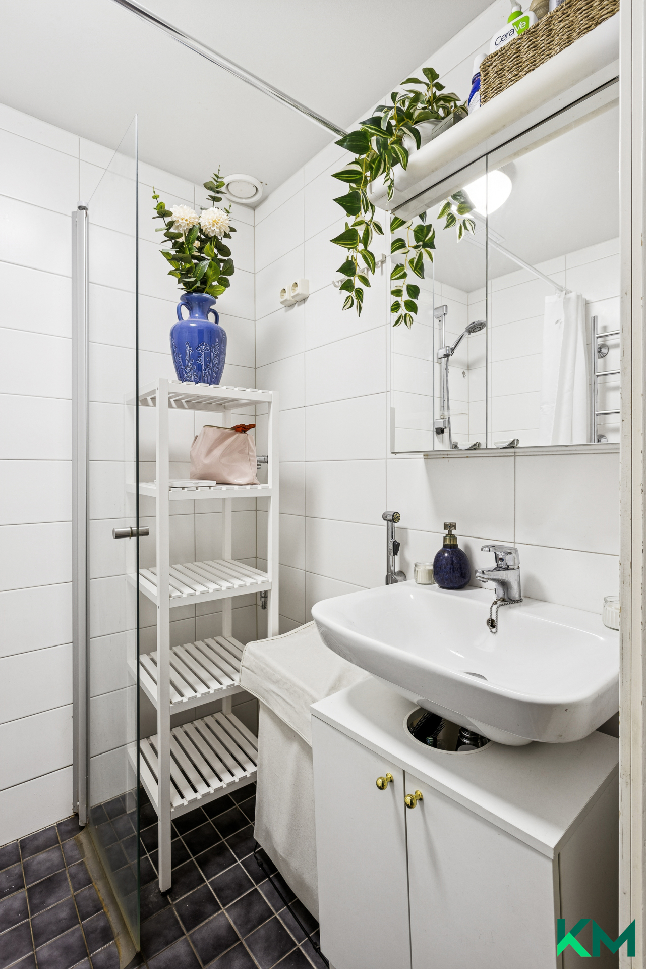 Putkiremontin yhteydessä uusittu kylpyhuone