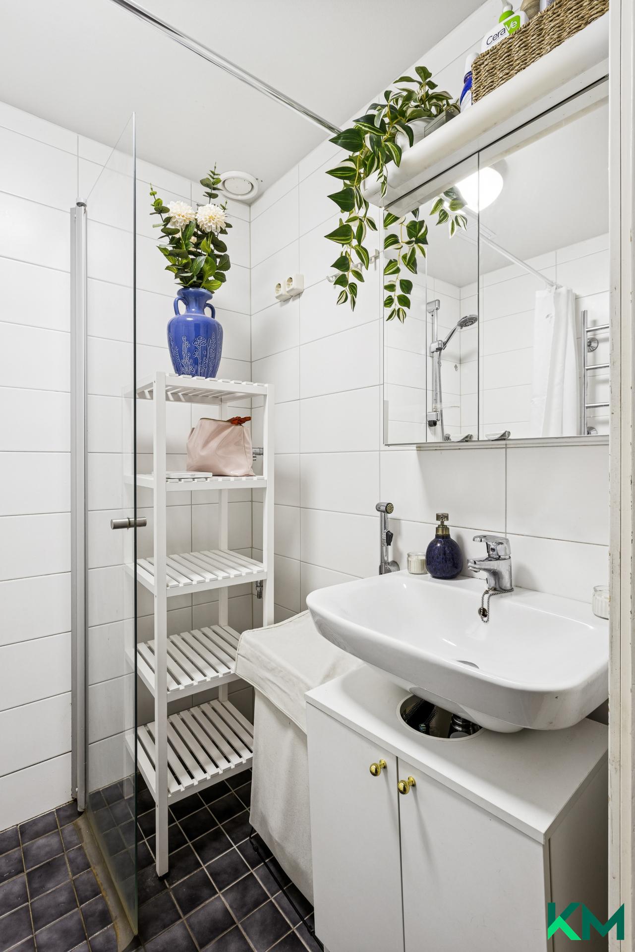 Putkiremontin yhteydessä uusittu kylpyhuone