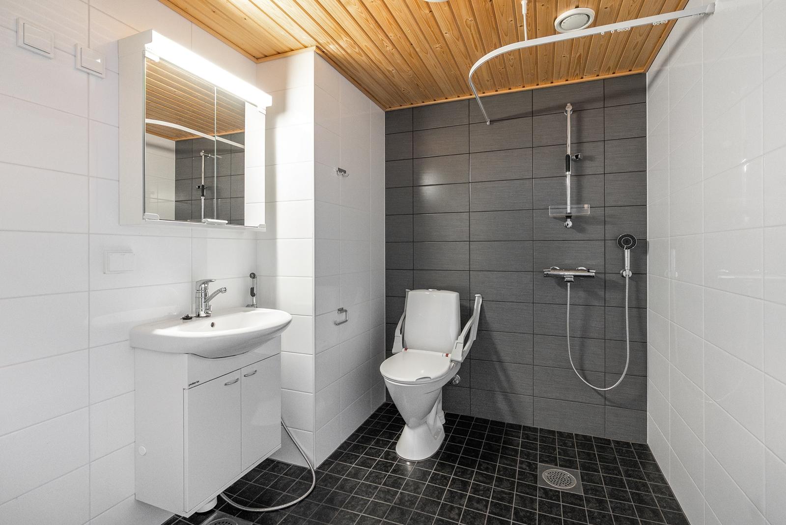 Emalitehtaankatu 5, Pajala, Järvenpää