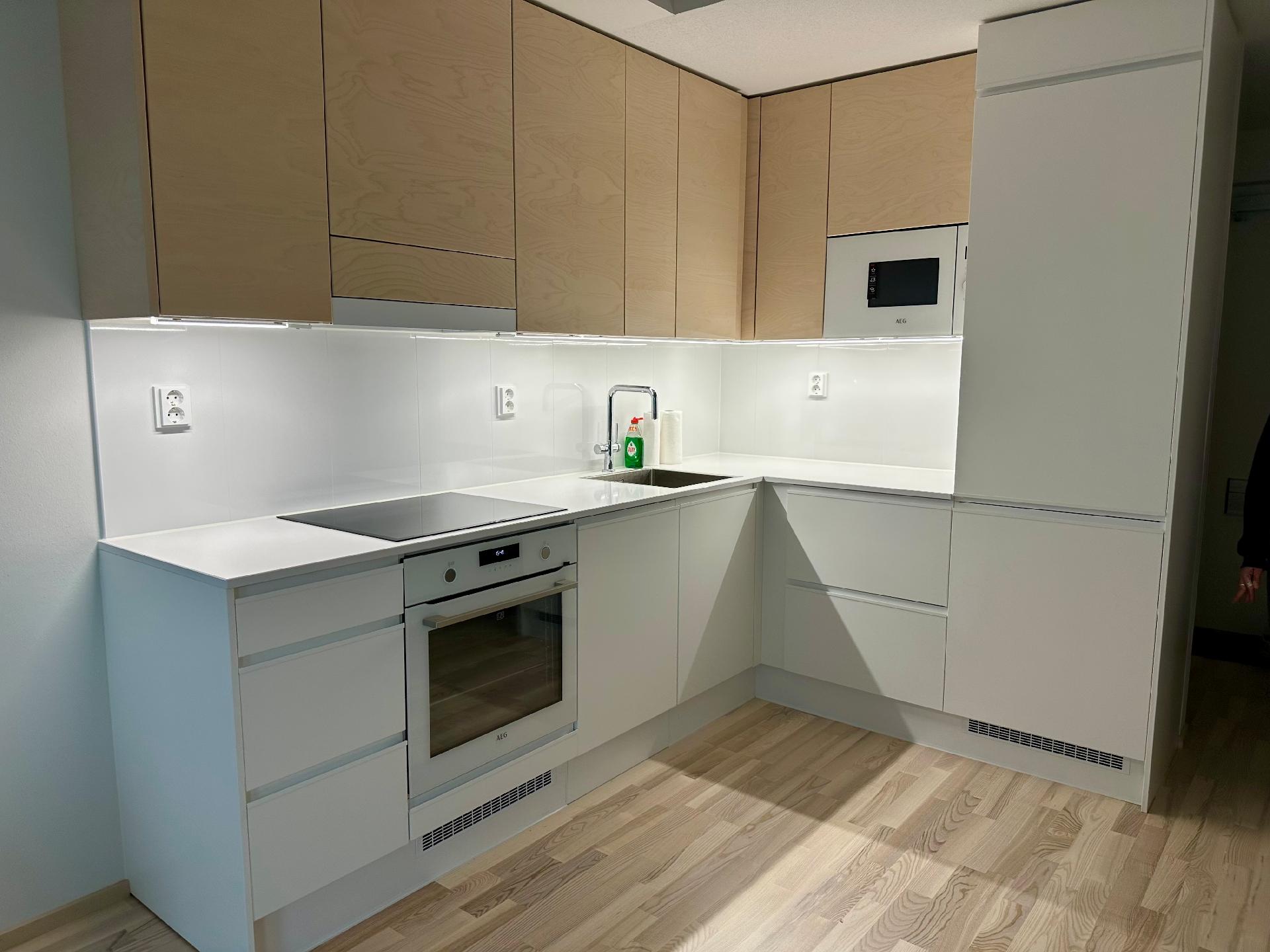 Rautatienkatu 1, Keskusta, Oulu