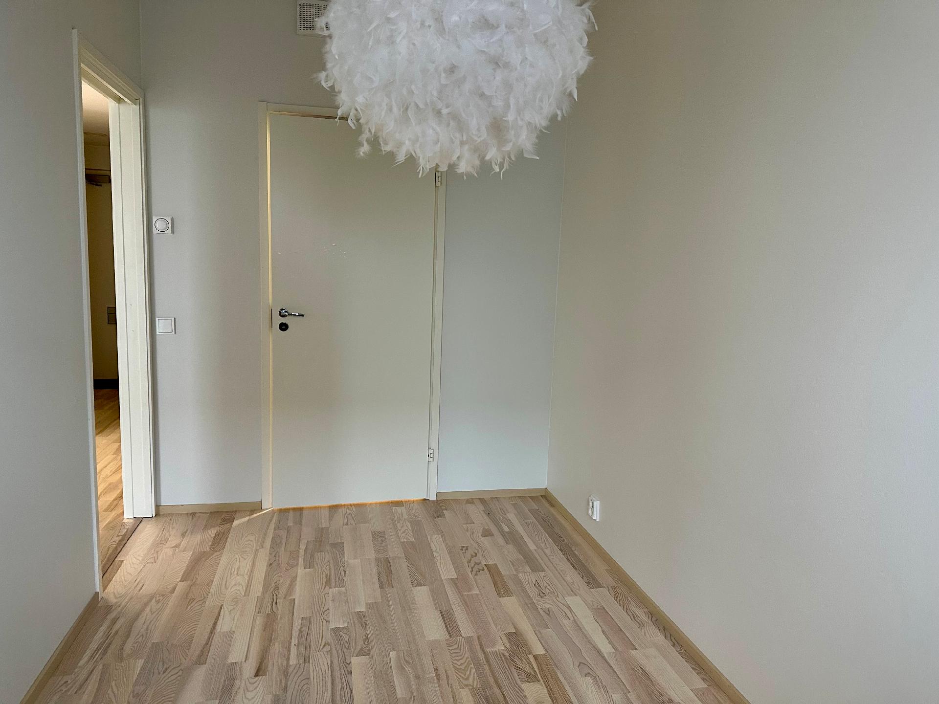 Rautatienkatu 1, Keskusta, Oulu