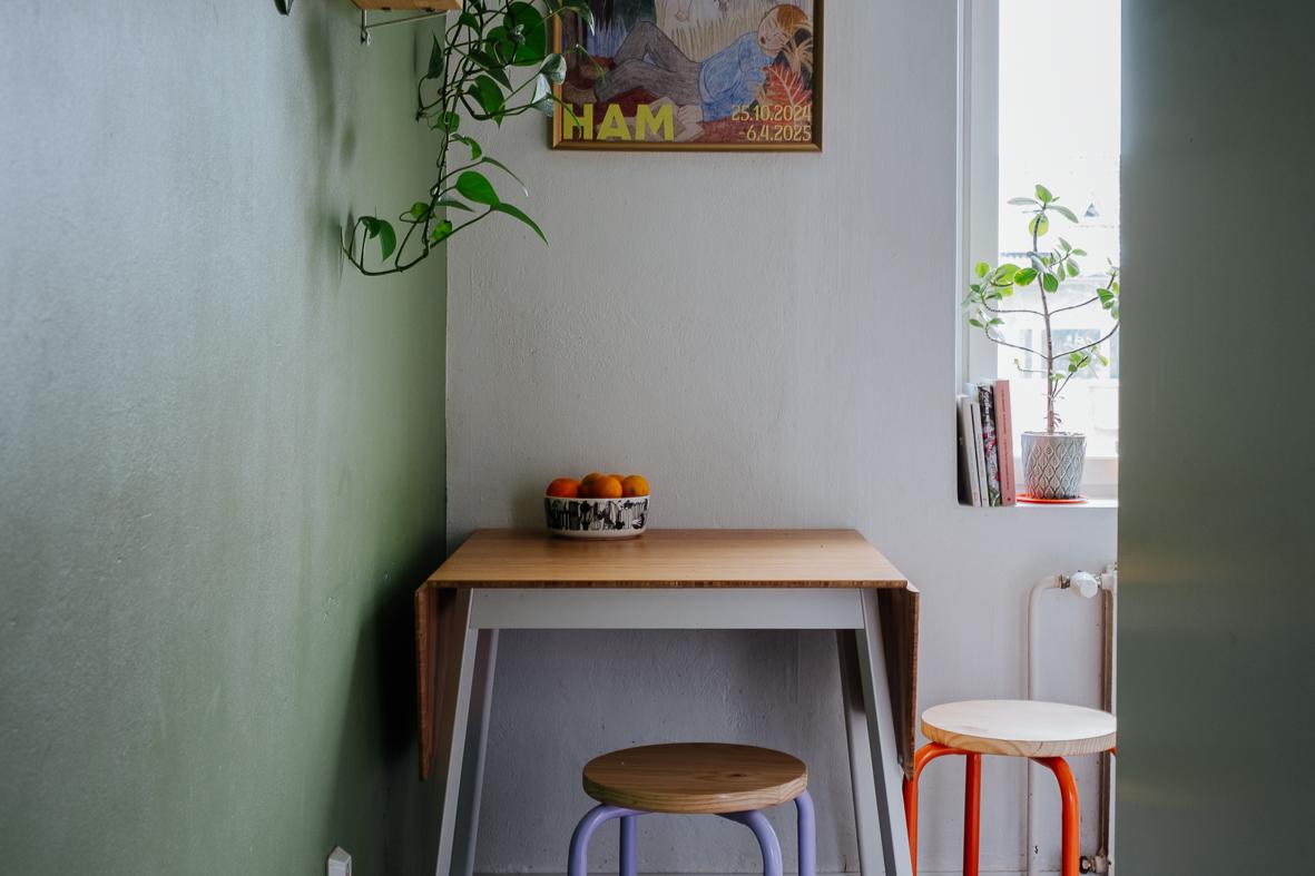 Keittiössä tilaa aamiaispöydälle