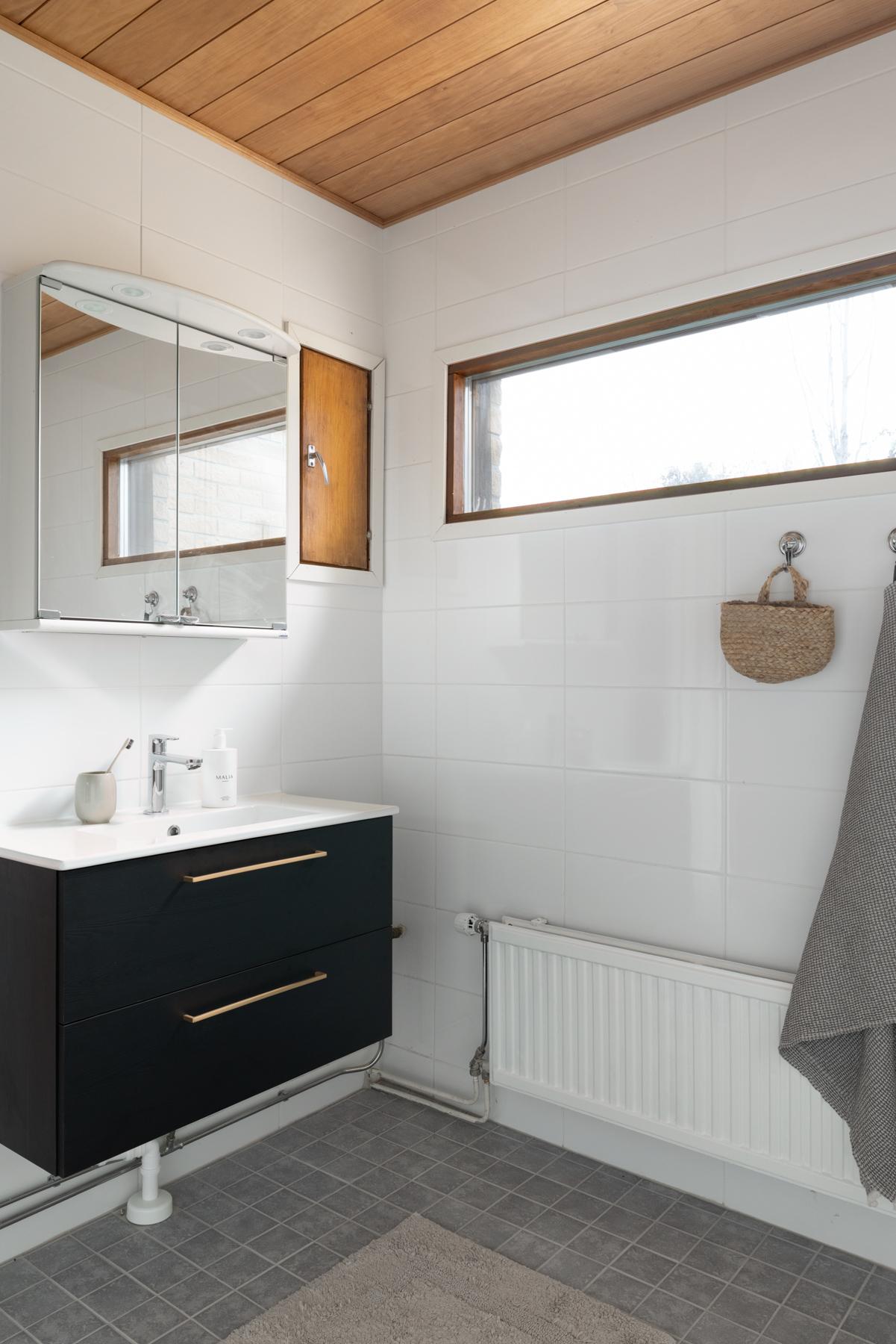 Alakerran kylpyhuonetta