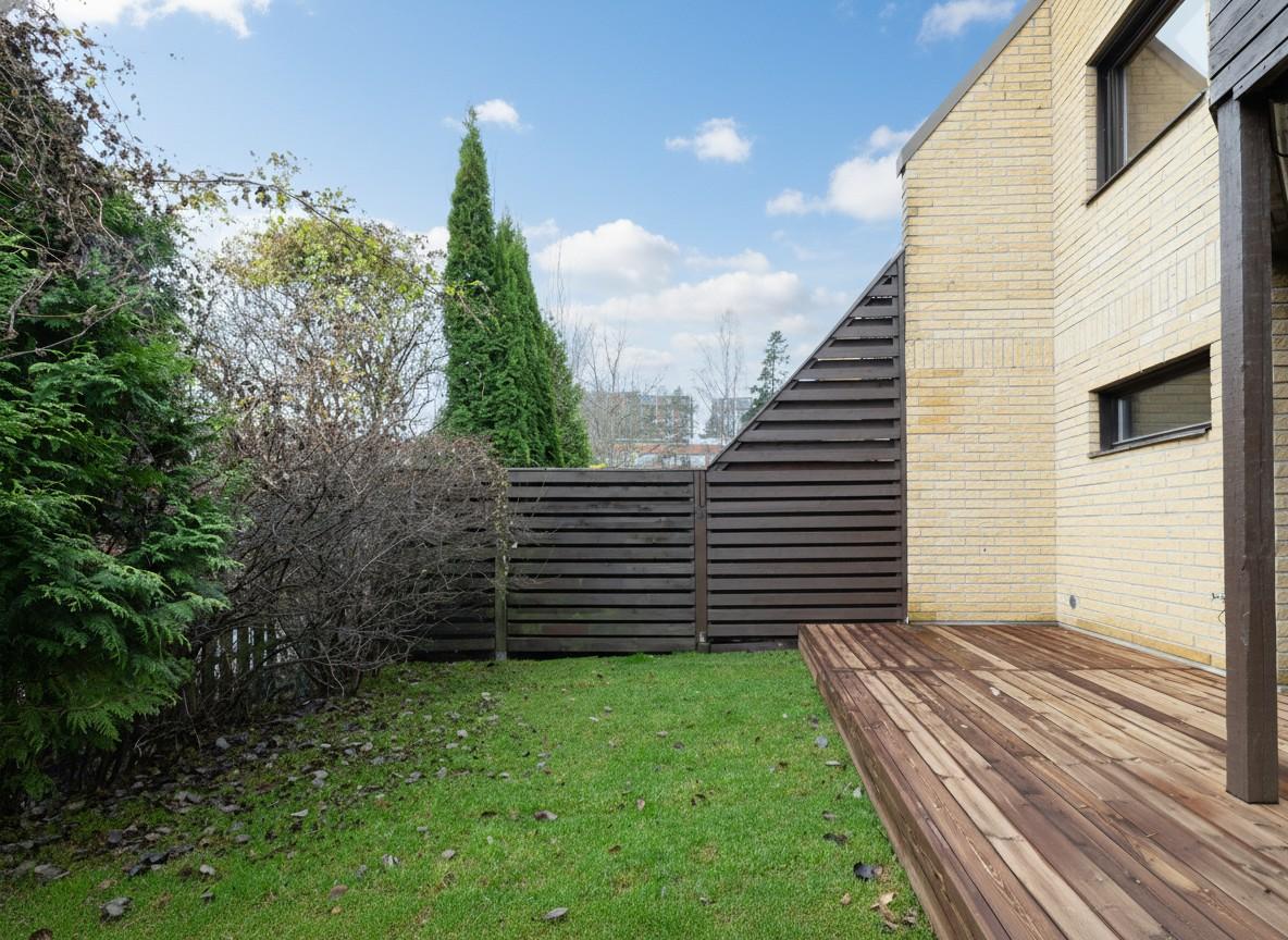 Aidattu piha etelään