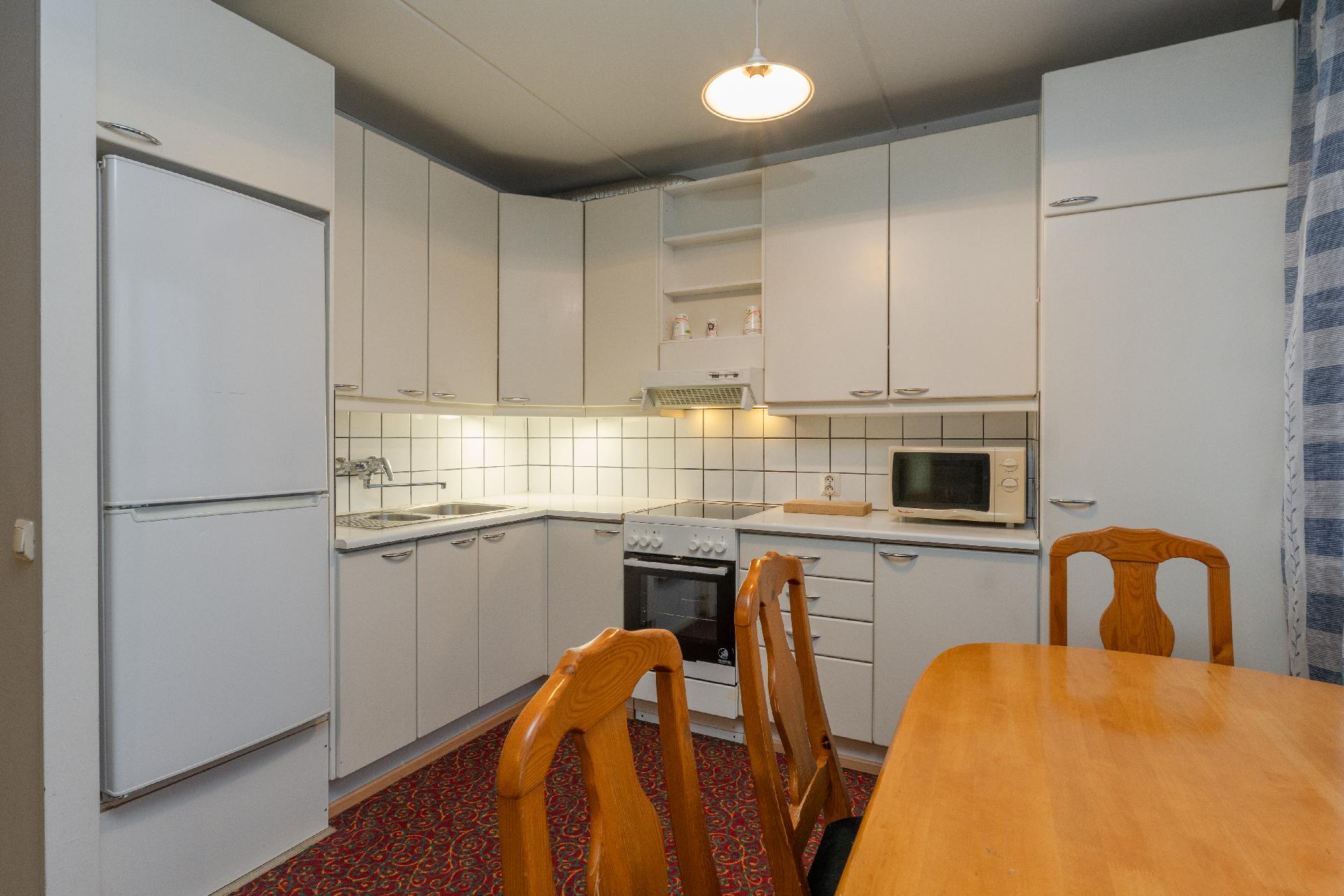 Kaunis vaalea keittiö