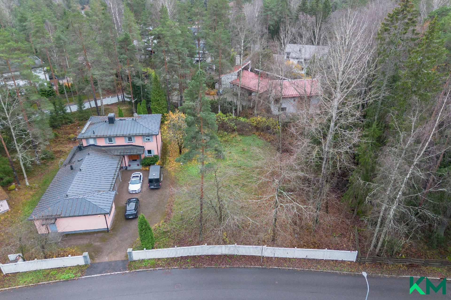 Kylpyläntie 12, Kauniainen