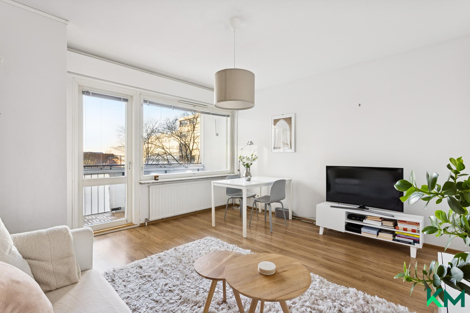 Olohuoneen jatkeena parveke