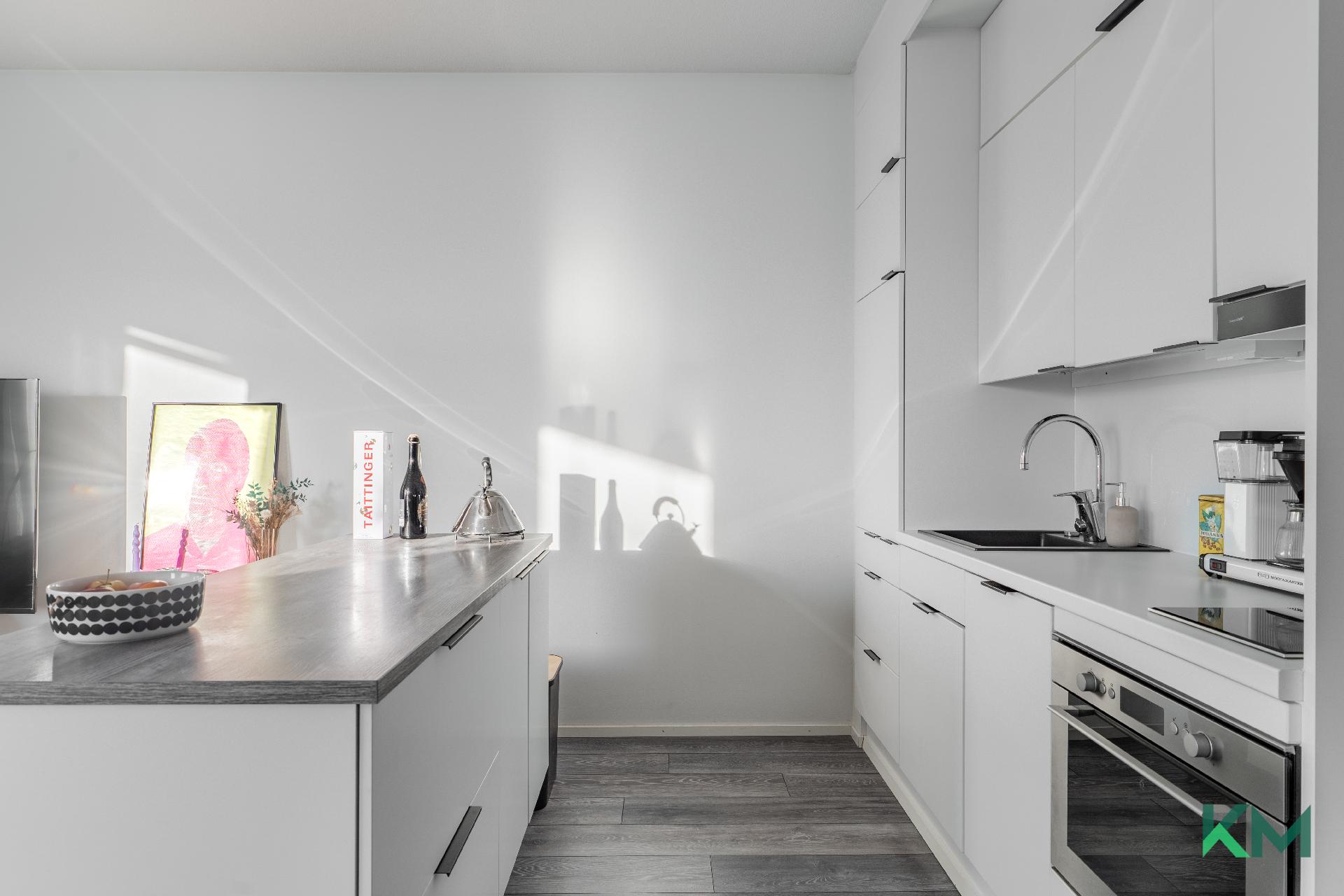 Saarekkeessa on hyvin lisätilaa keittiöön 