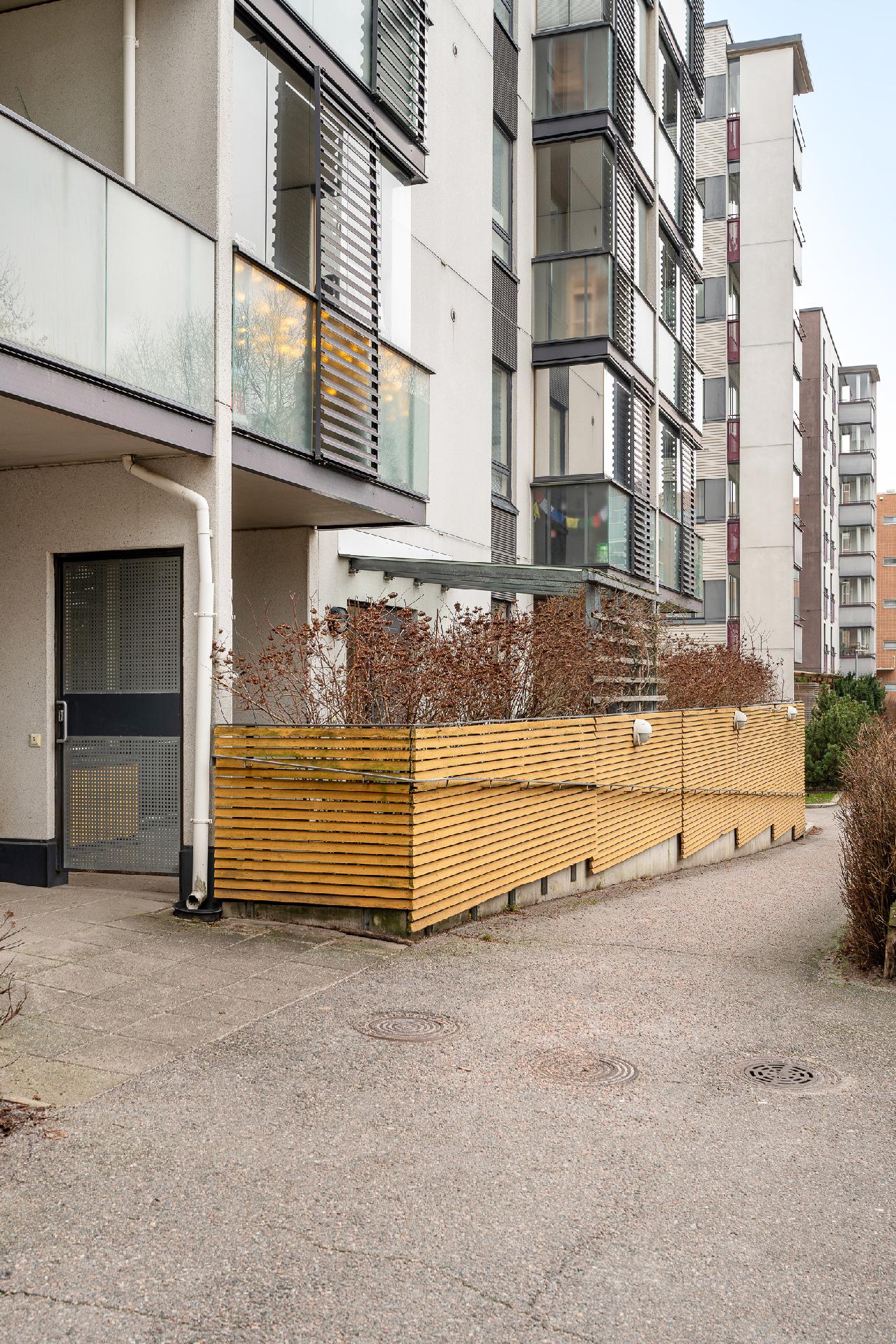 Sisäänkäynti portin kautta