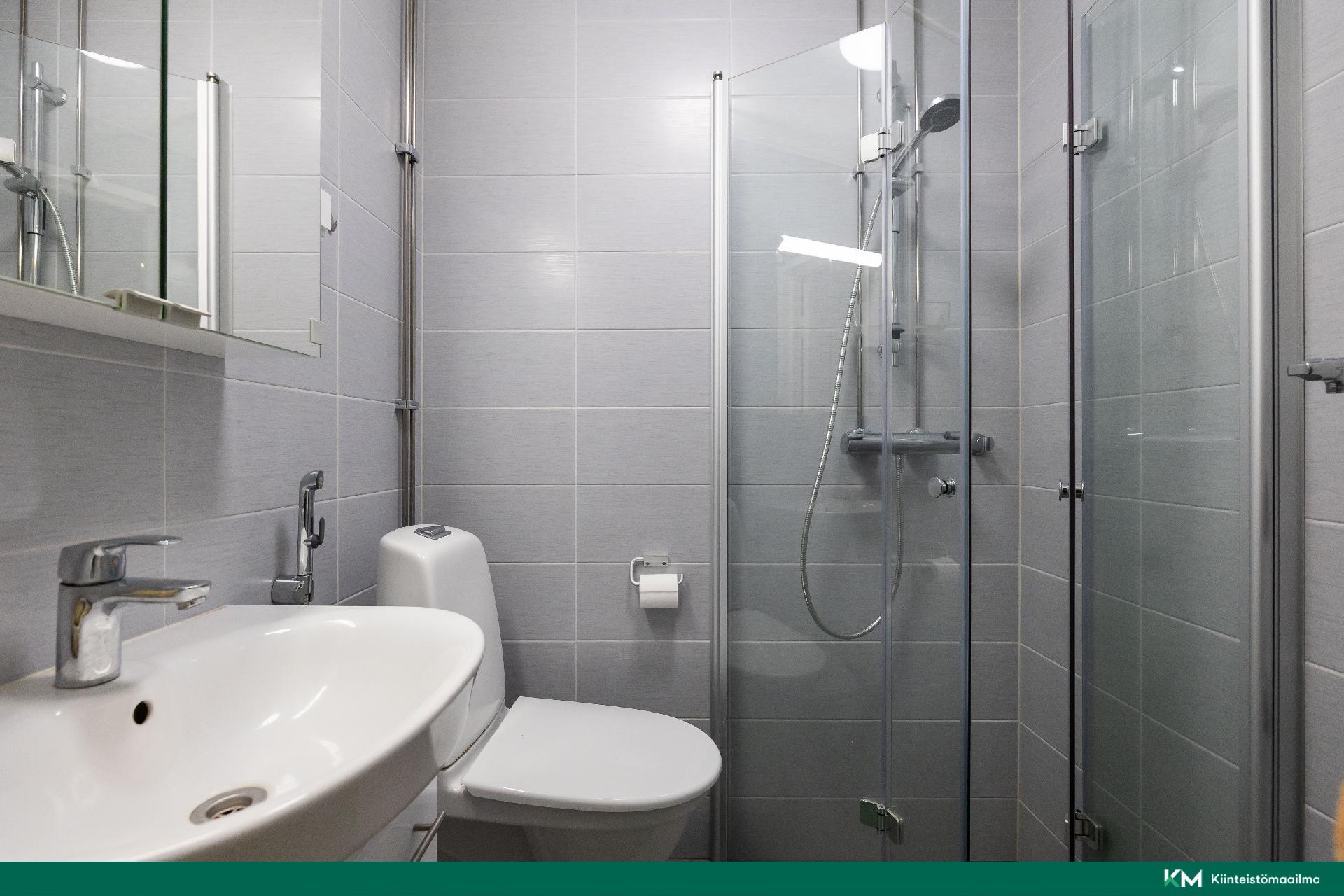 2022 uusittu kylpyhuone