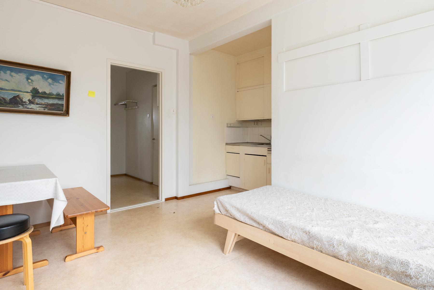 Olohuonetta ja keittiötä