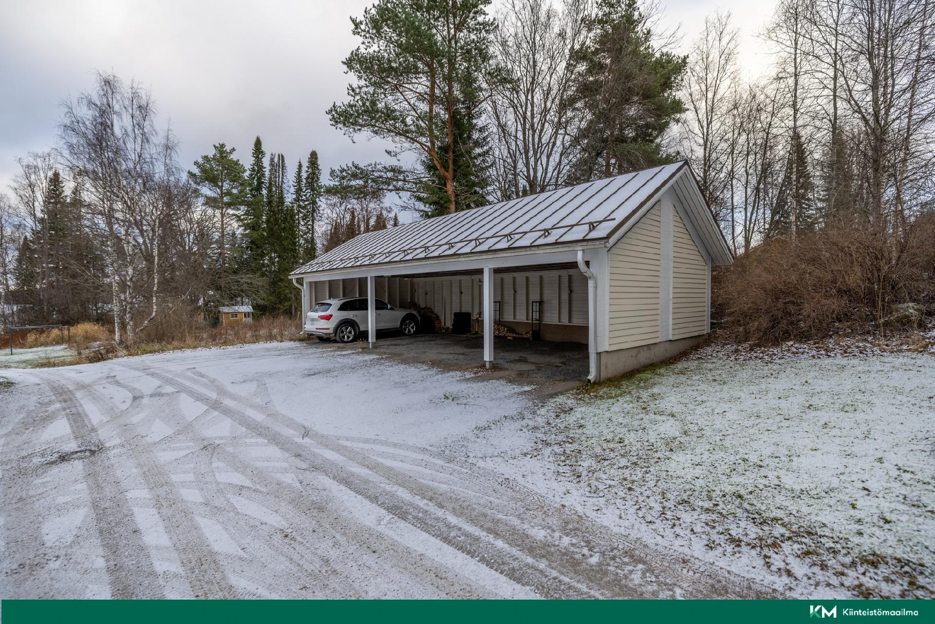 Asunnolle kuuluu autokatospaikka