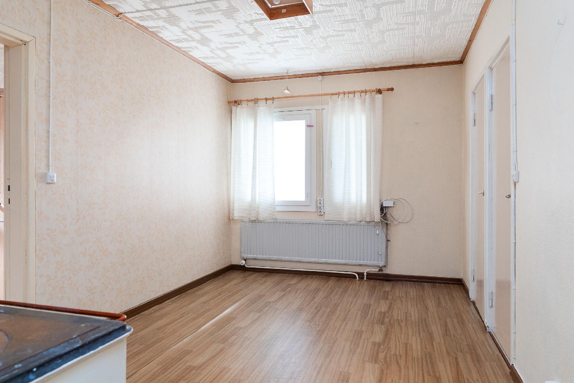 yläkerran keittiö/huone