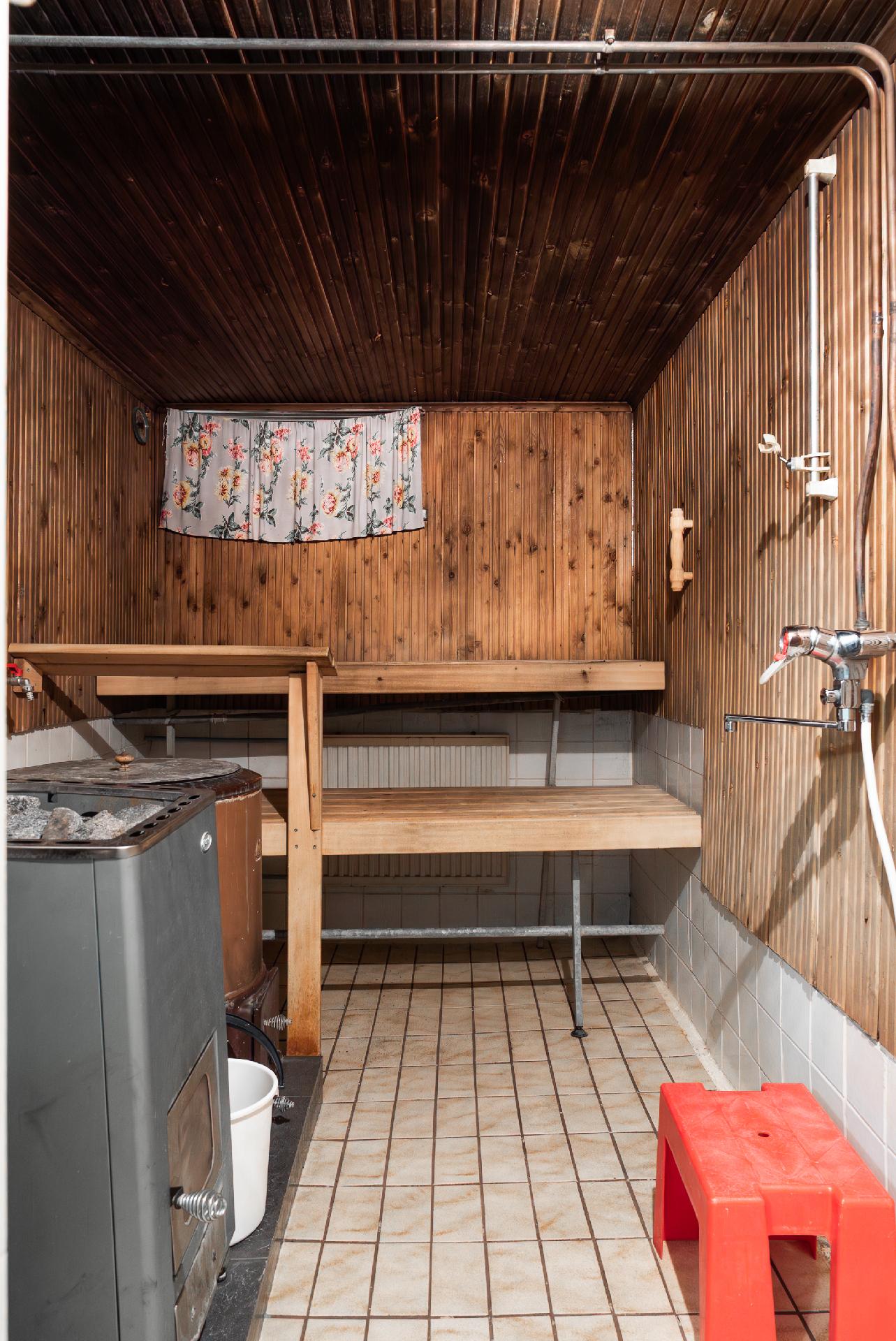 sauna/kylpyhuone