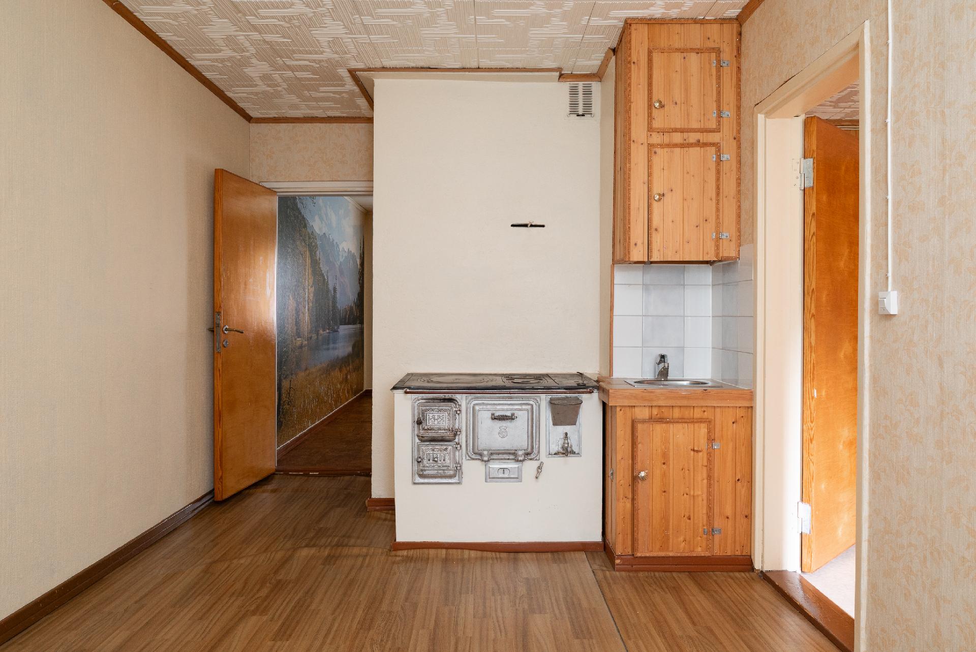 yläkerran keittiö/huone