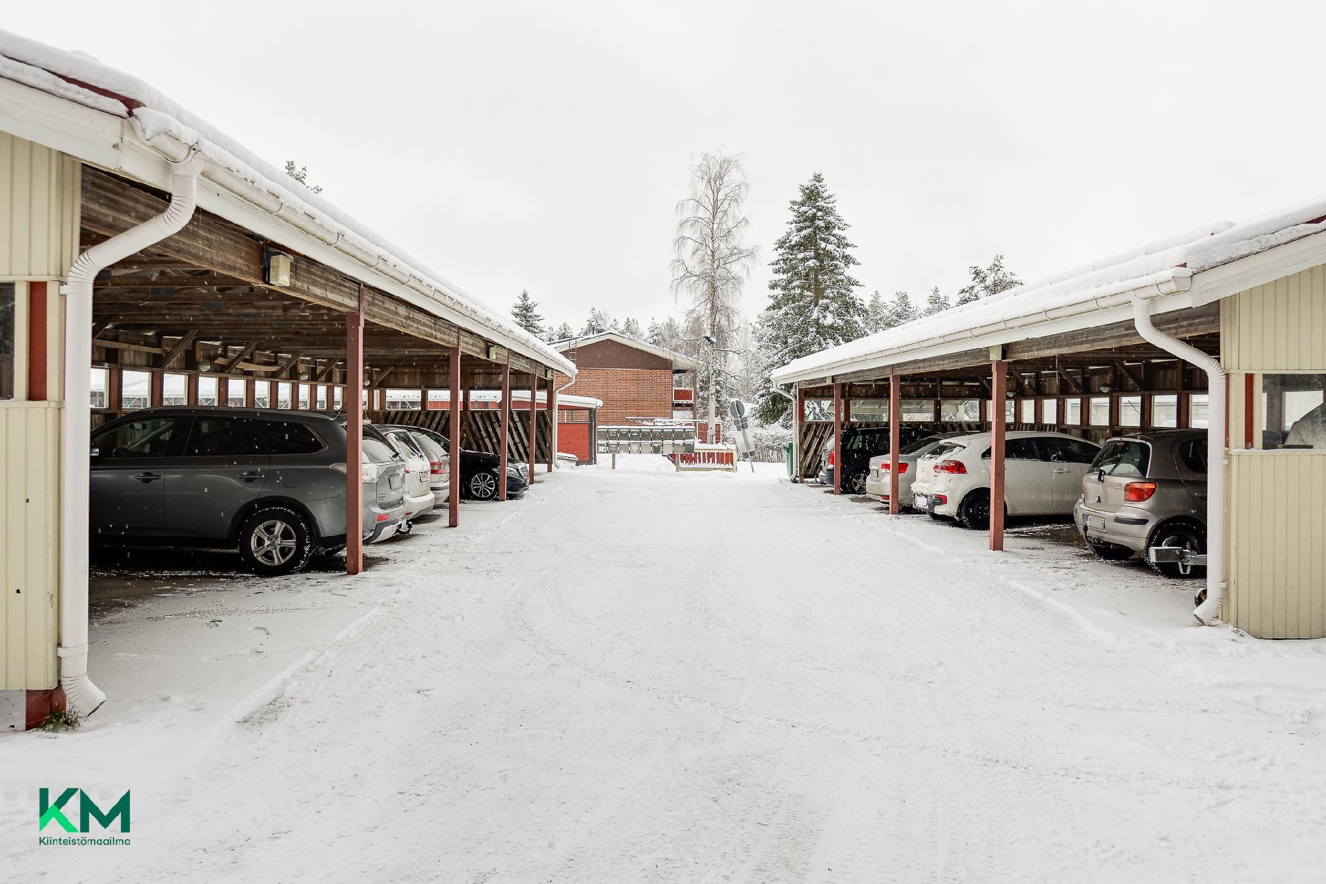 Autokatospaikka kuuluu huoneistoon