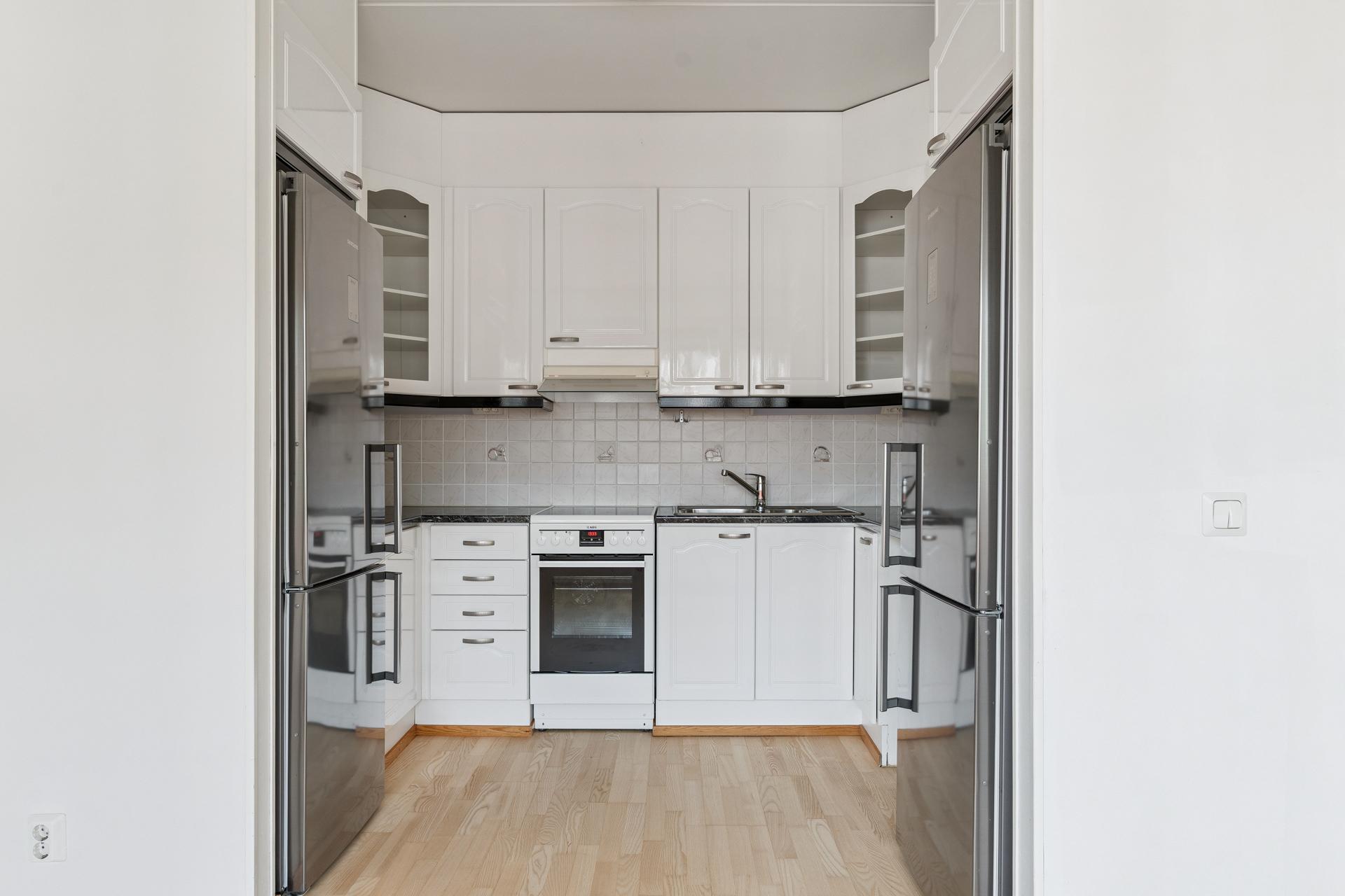 Hyvin varusteltu keittiö