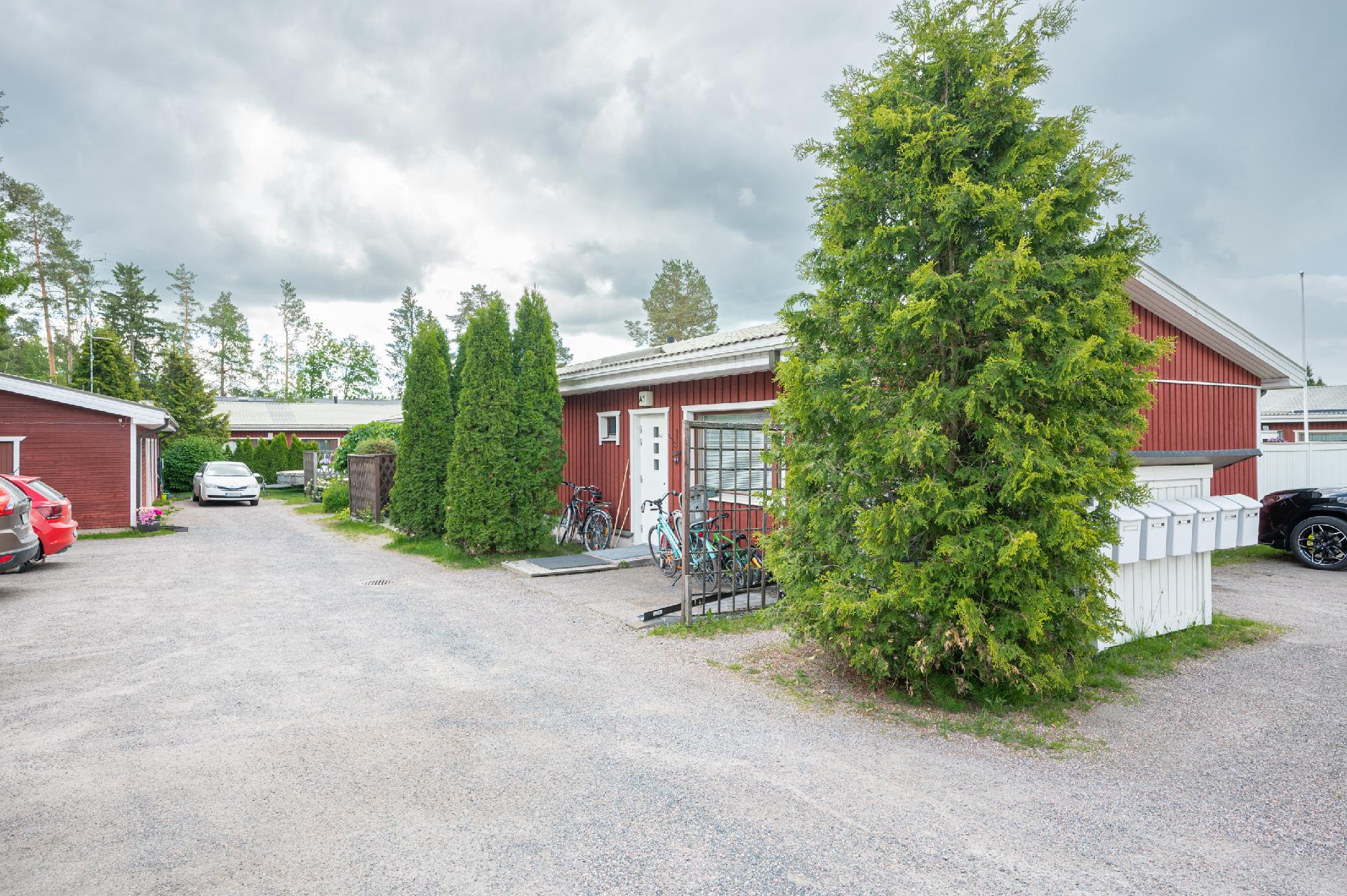 Ullantie 2, Kirkonkylä, Nurmijärvi