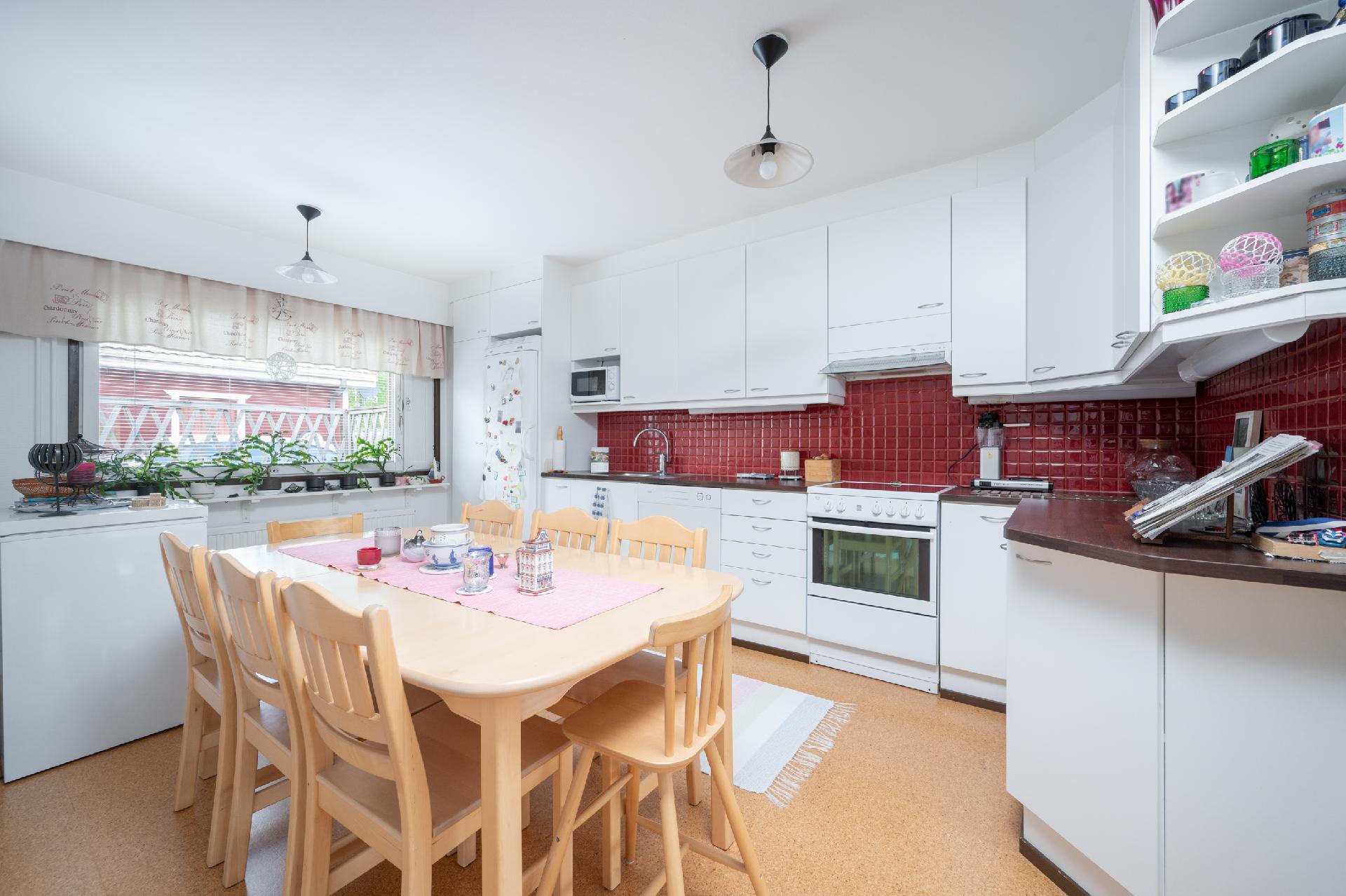 Ullantie 2, Kirkonkylä, Nurmijärvi