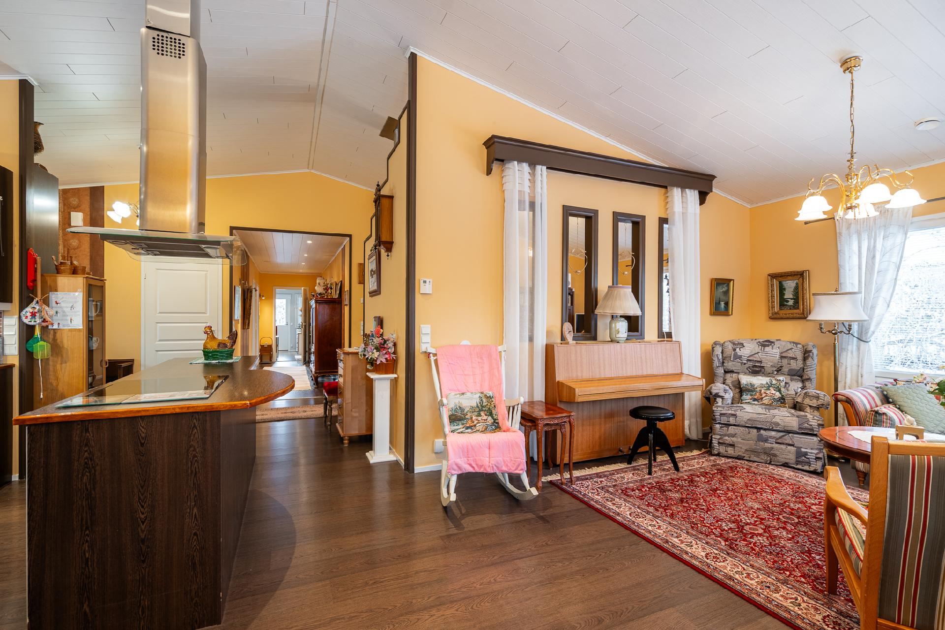 Olohuone_keittiö_eteinen