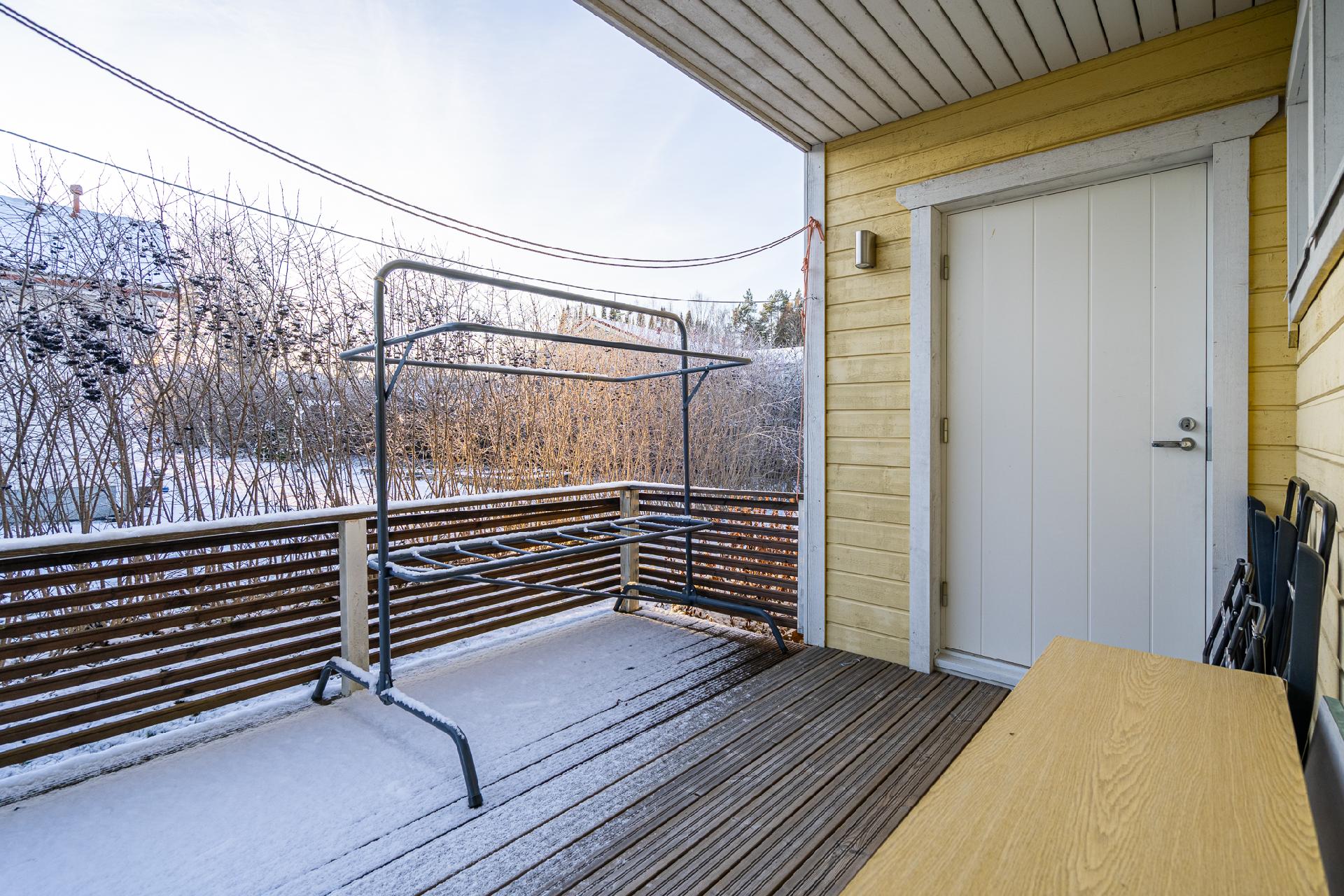 Terassi 1_pääsy kodinhoitohuoneesta