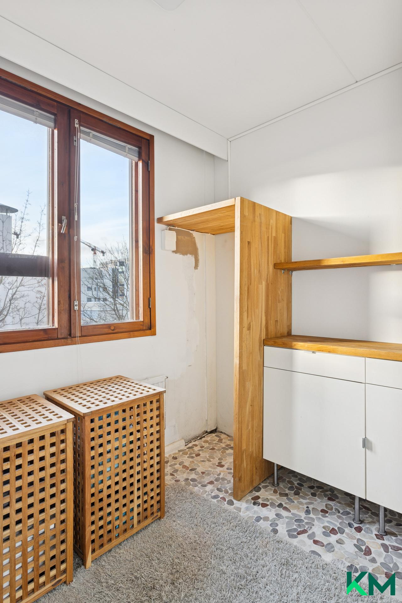 Ikkunallinen kodinhoitohuone