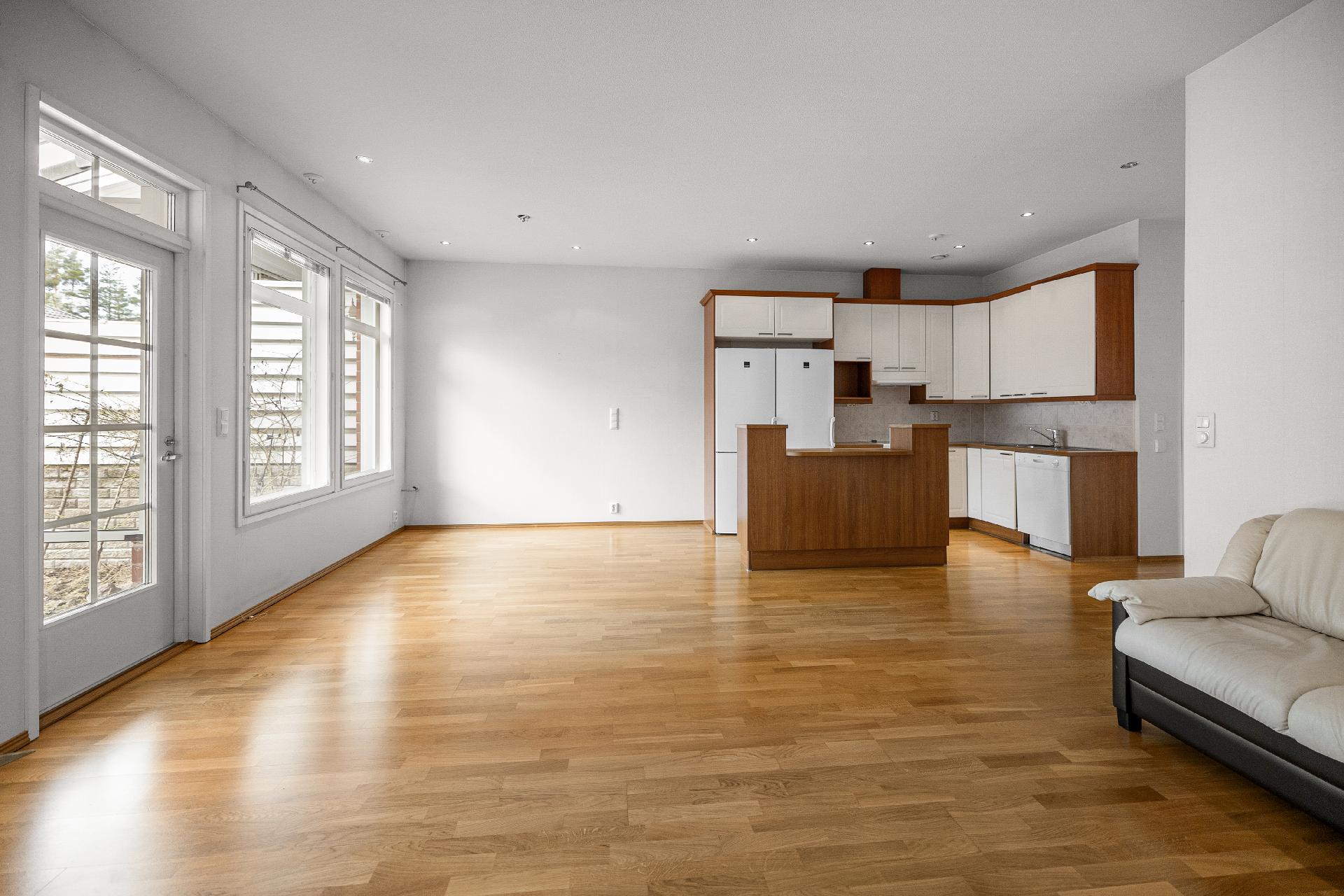 Väinämöisentie 10, Sariolanmäki, Kerava