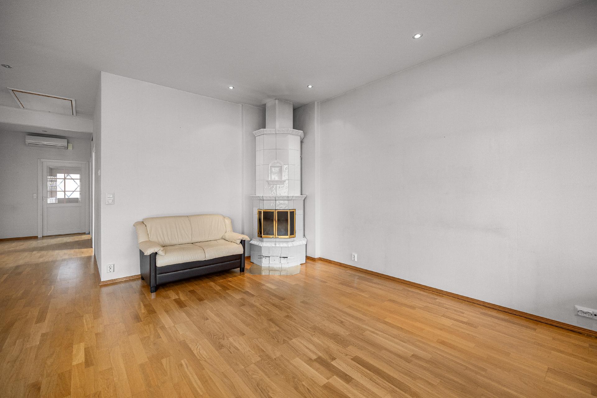 Väinämöisentie 10, Sariolanmäki, Kerava