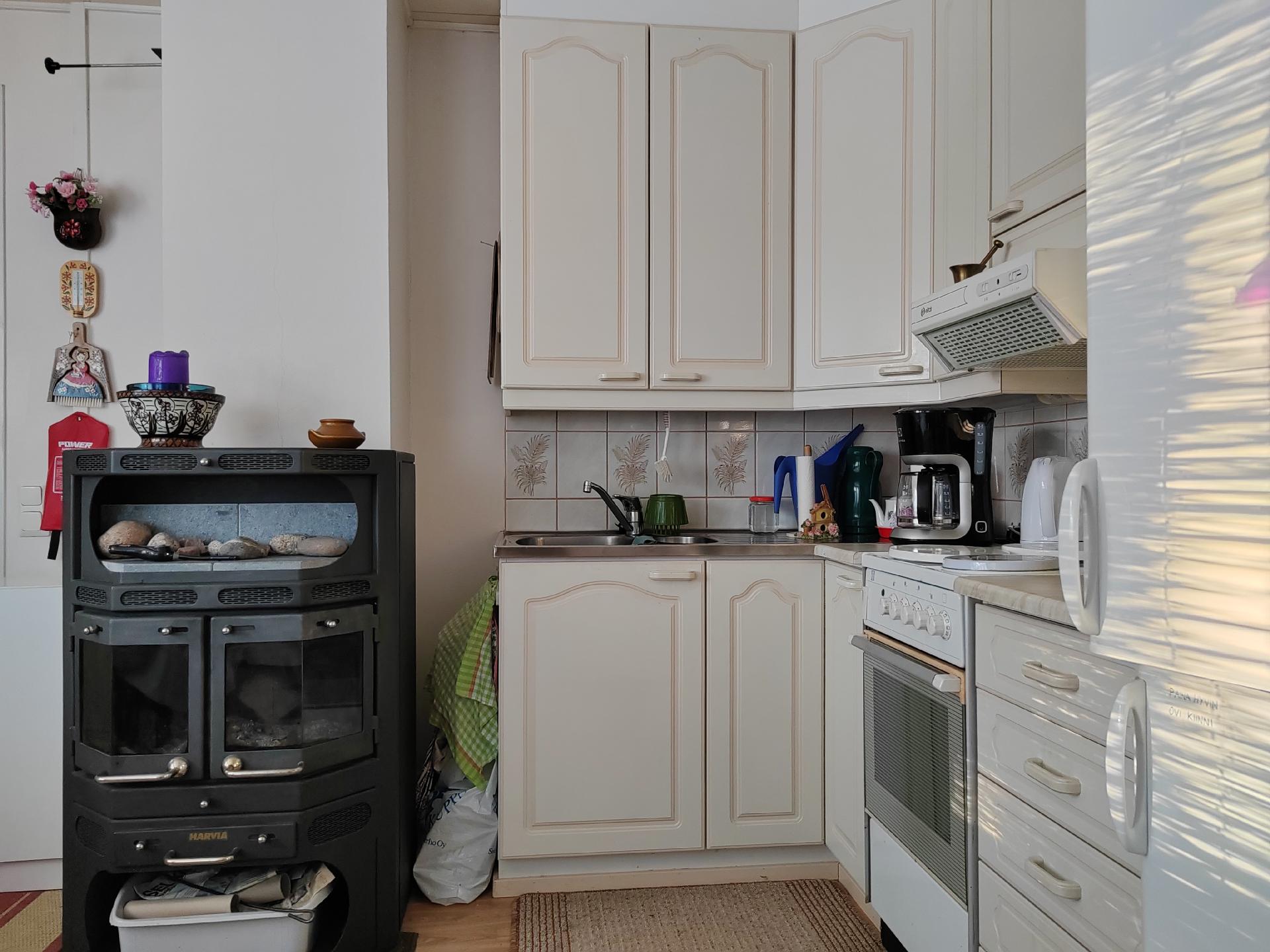 talousrakennuksen keittiön tiloja