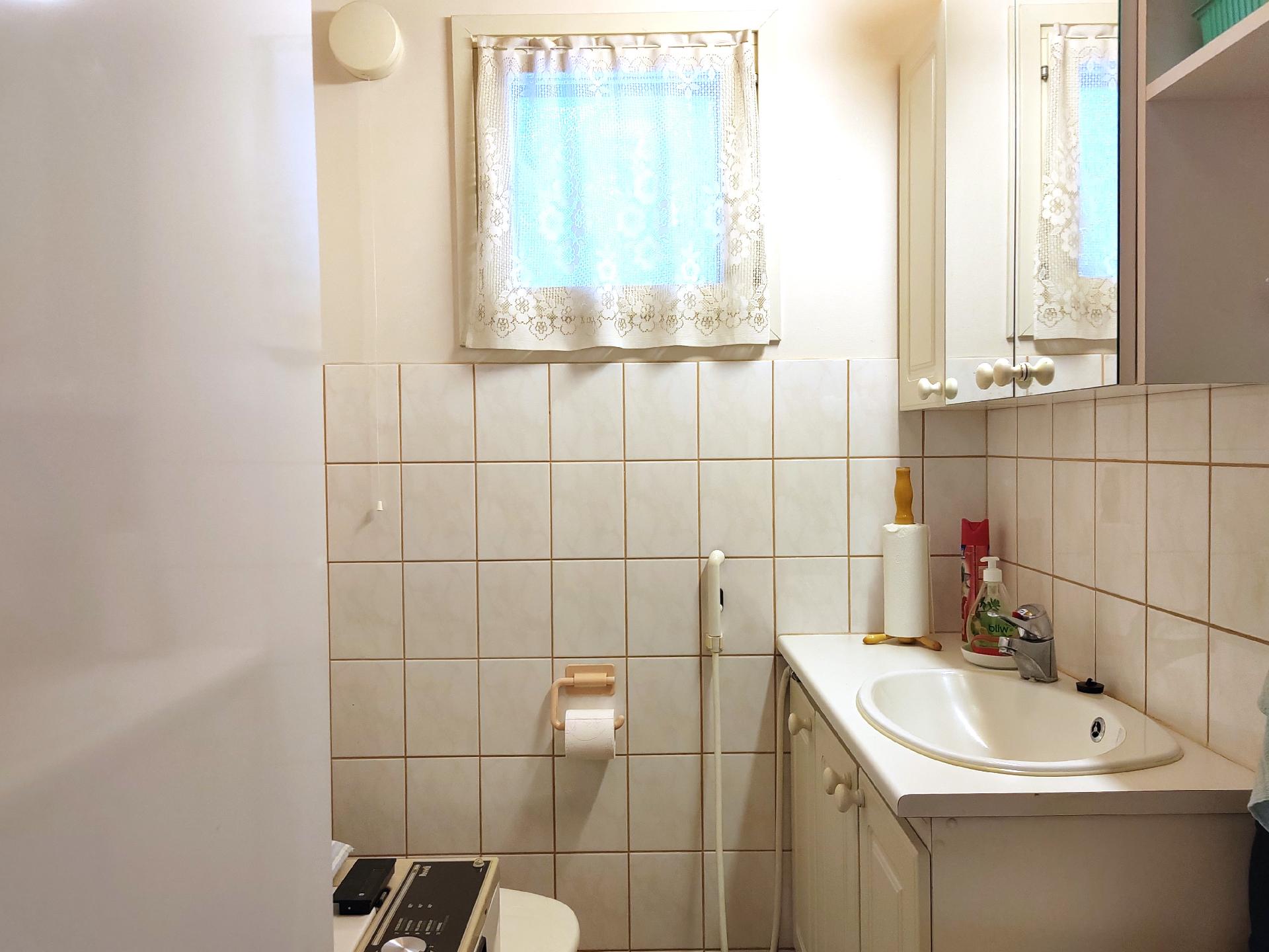 talousrakennuksen wc