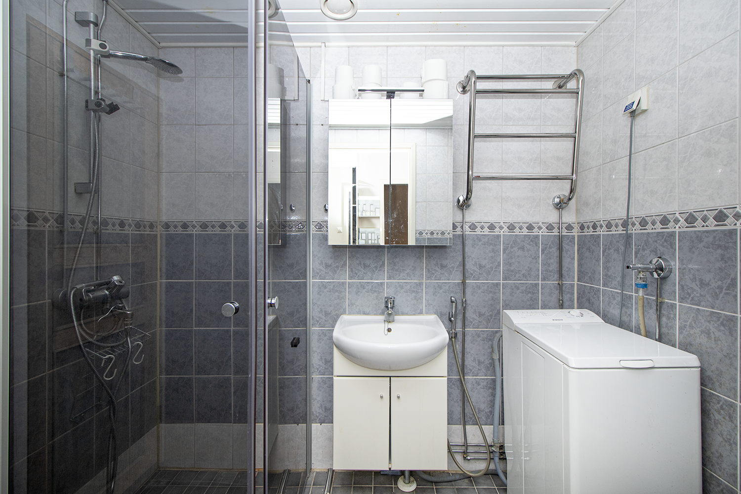 Kylpyhuoneessa tilaa pesukoneelle