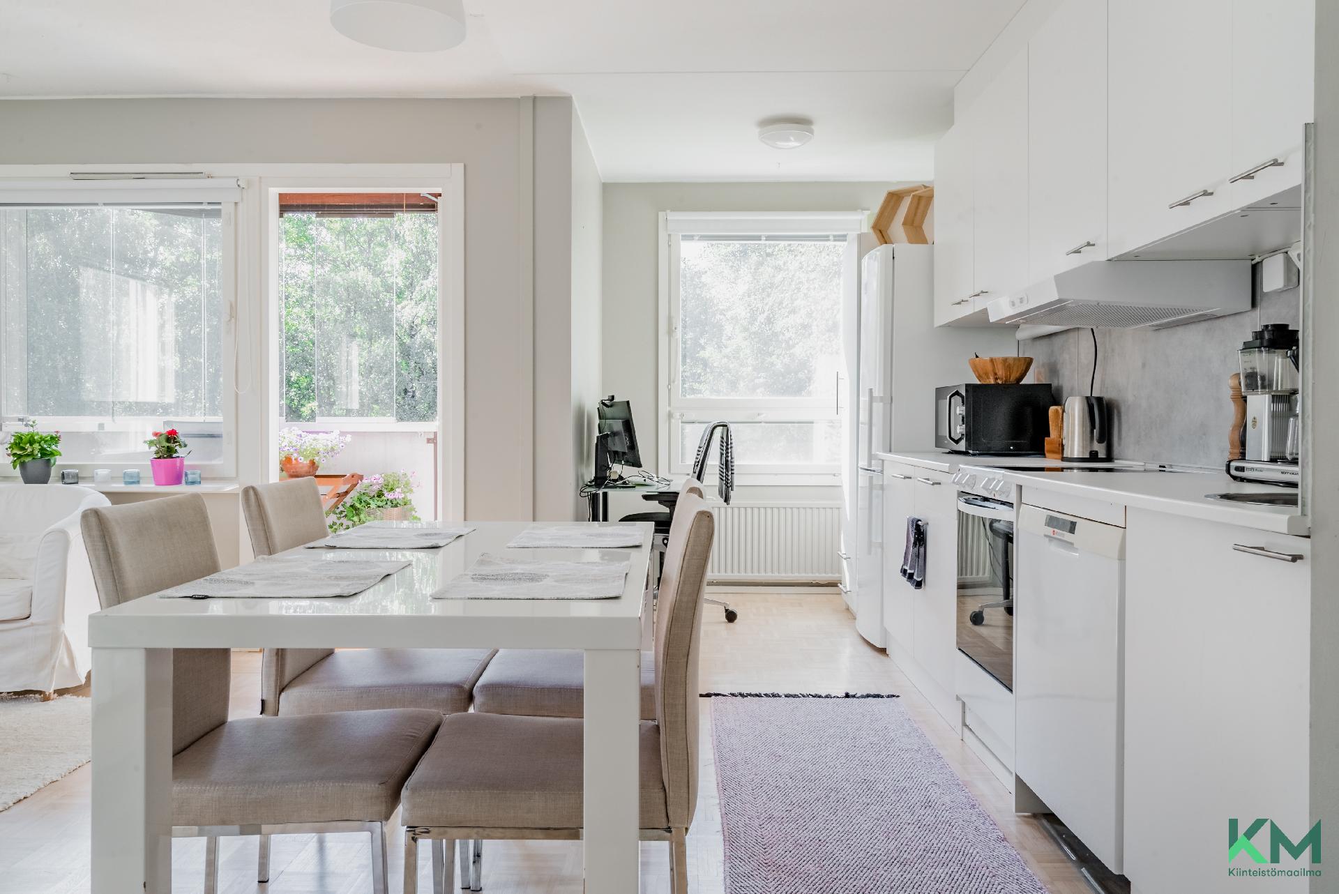 Hyvin tilaa ruokapöydälle