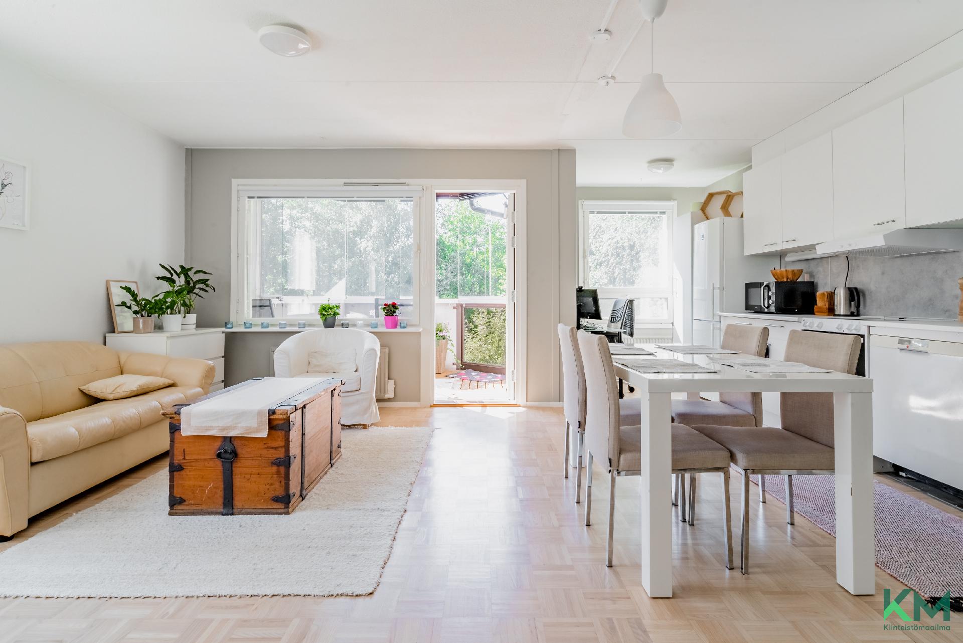 Olohuone / keittiö
