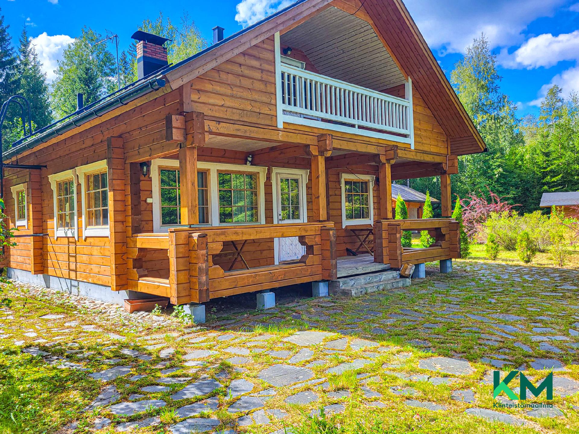 julkisivu järven suuntaan