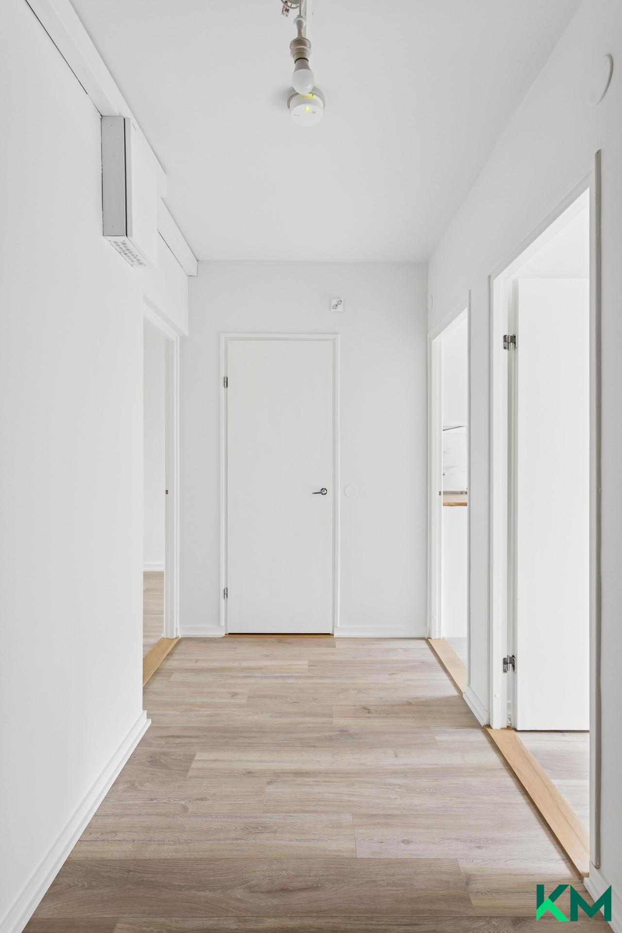 Vaalean valoisa eteinen