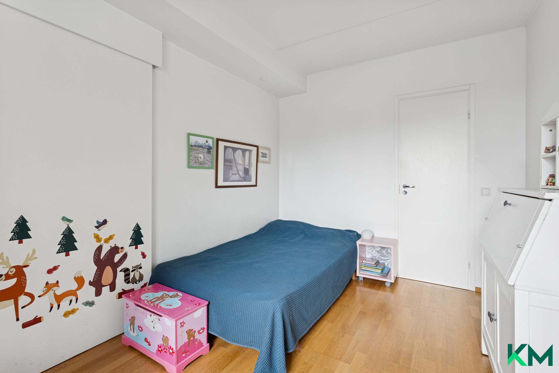 Makuuhuoneen yhteydessä vaatehuone