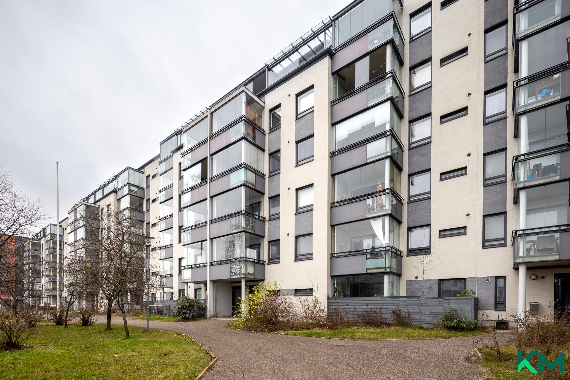 Julkisivu sisäpihan puolelta