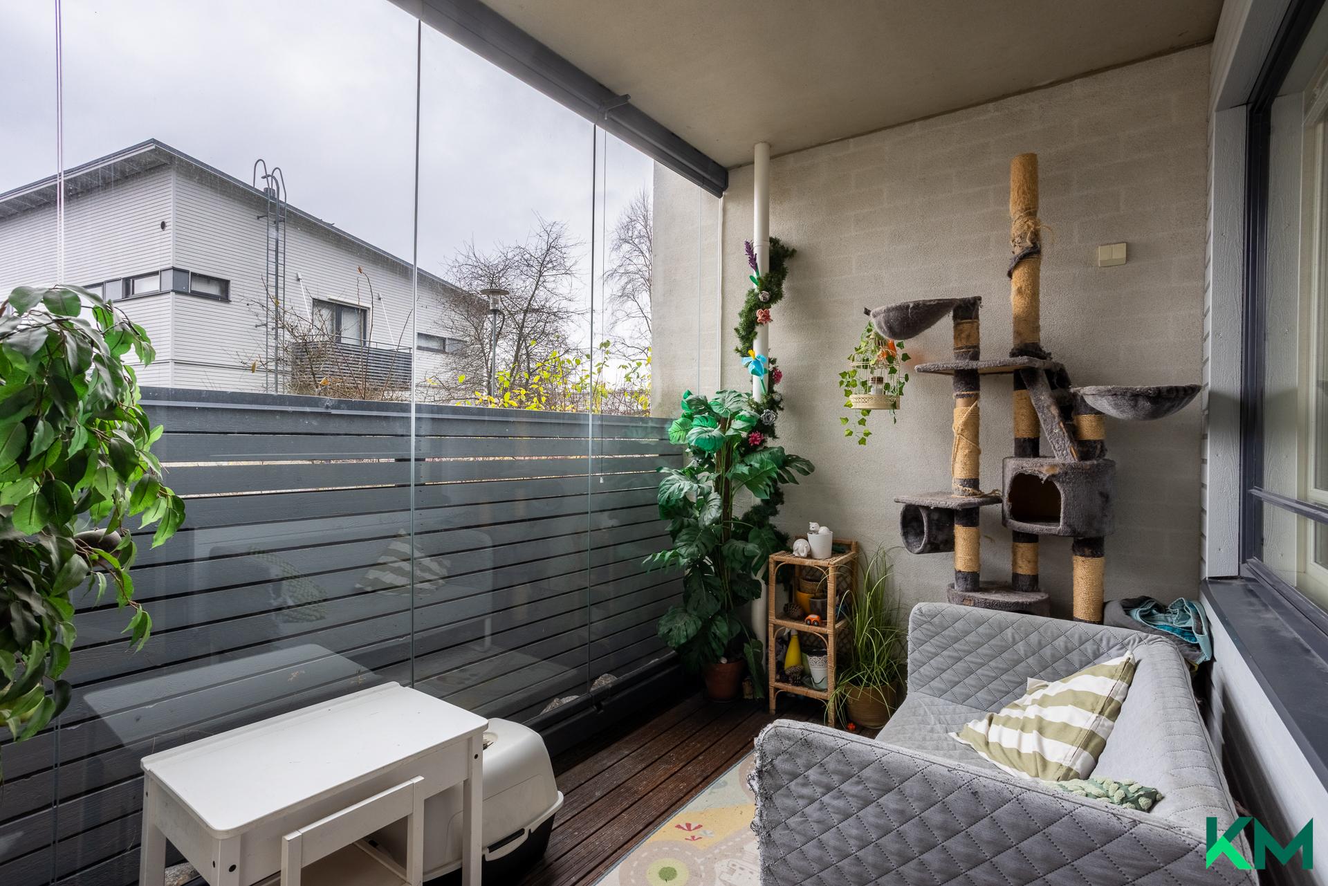 Suojaisa lasitettu terassi