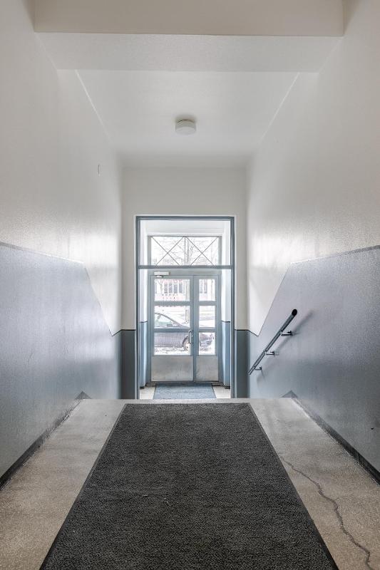 sisäänkäynti rappuun